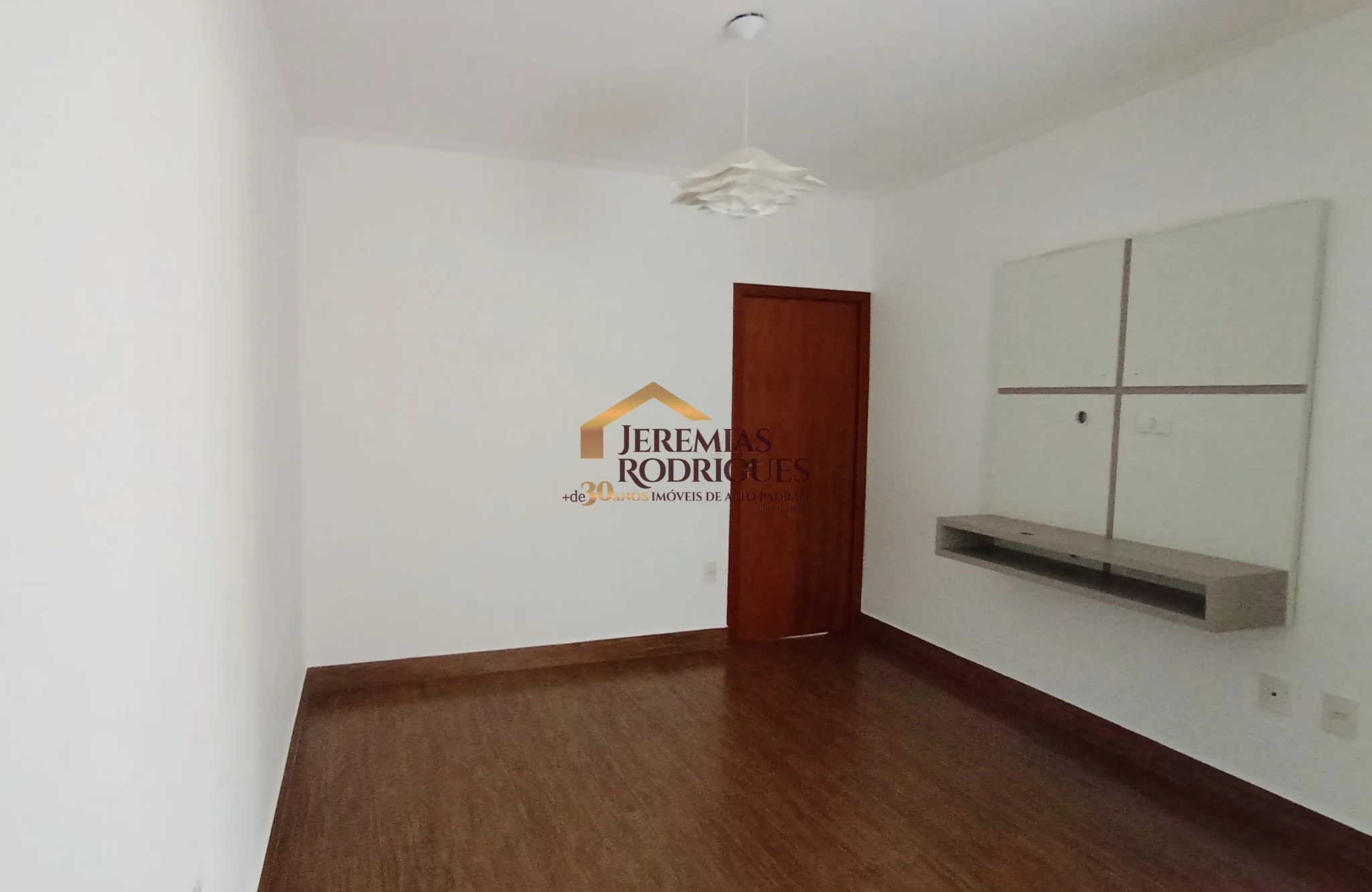 Casa à venda no Condomínio Campos do Conde II em Tremembé/SP.