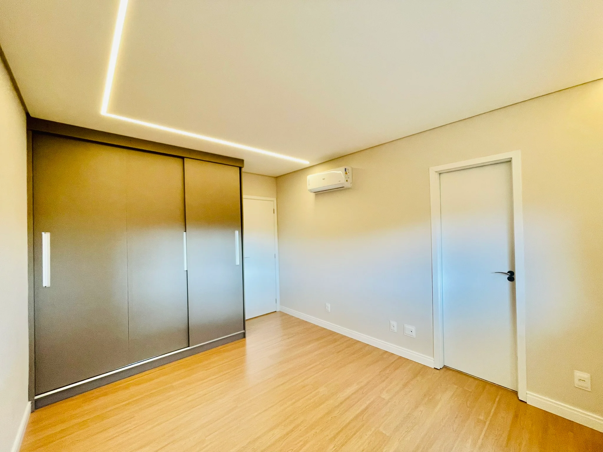 Apartamento para venda e locação com 3 dormitórios no Condomínio Lucca em Taubaté/SP. 