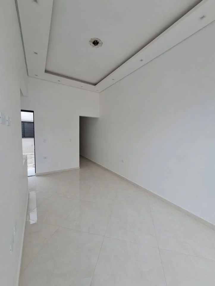 Casa nova e moderna à venda na Vila Prado – 2 quartos, suíte, área gourmet | Pindamonhangaba/SP