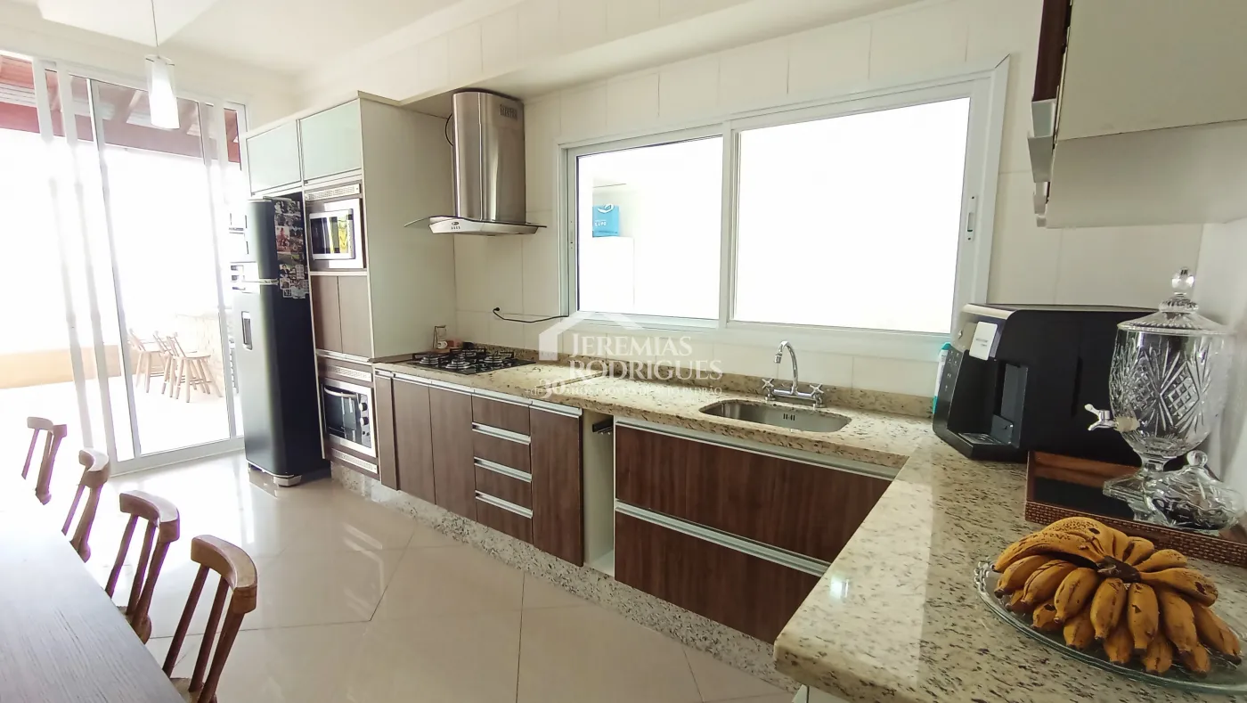 Casa para venda e locação com 4 dormitórios no Condomínio Jatobá em Tremembé/SP.