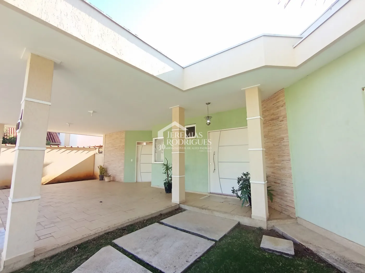 Casa à venda com 4 dormitórios no Condomínio Village Paineiras em Pindamonhangaba/SP