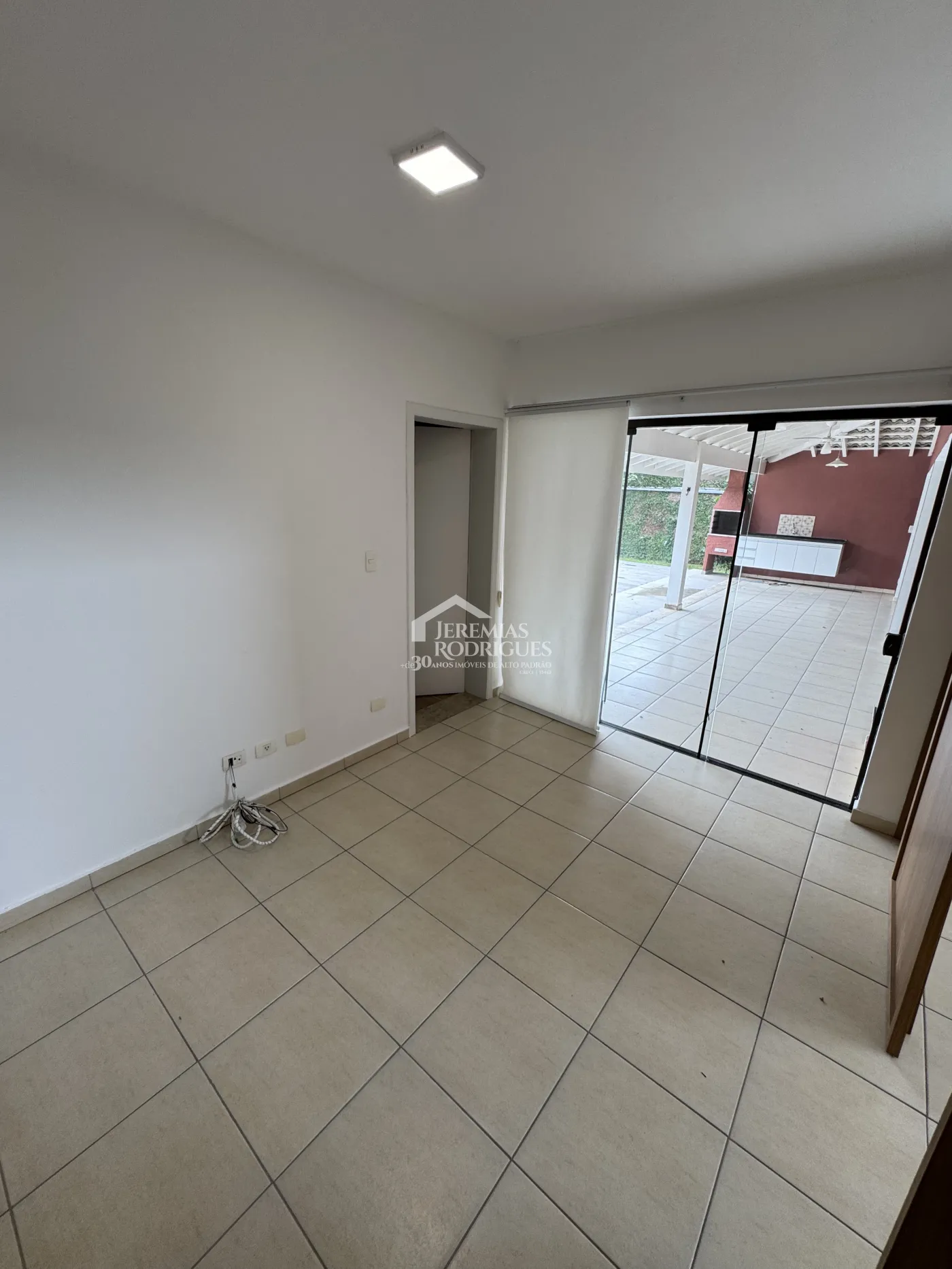 Casa para locação no Condomínio Colonial Village I em Pindamonhangaba/SP.