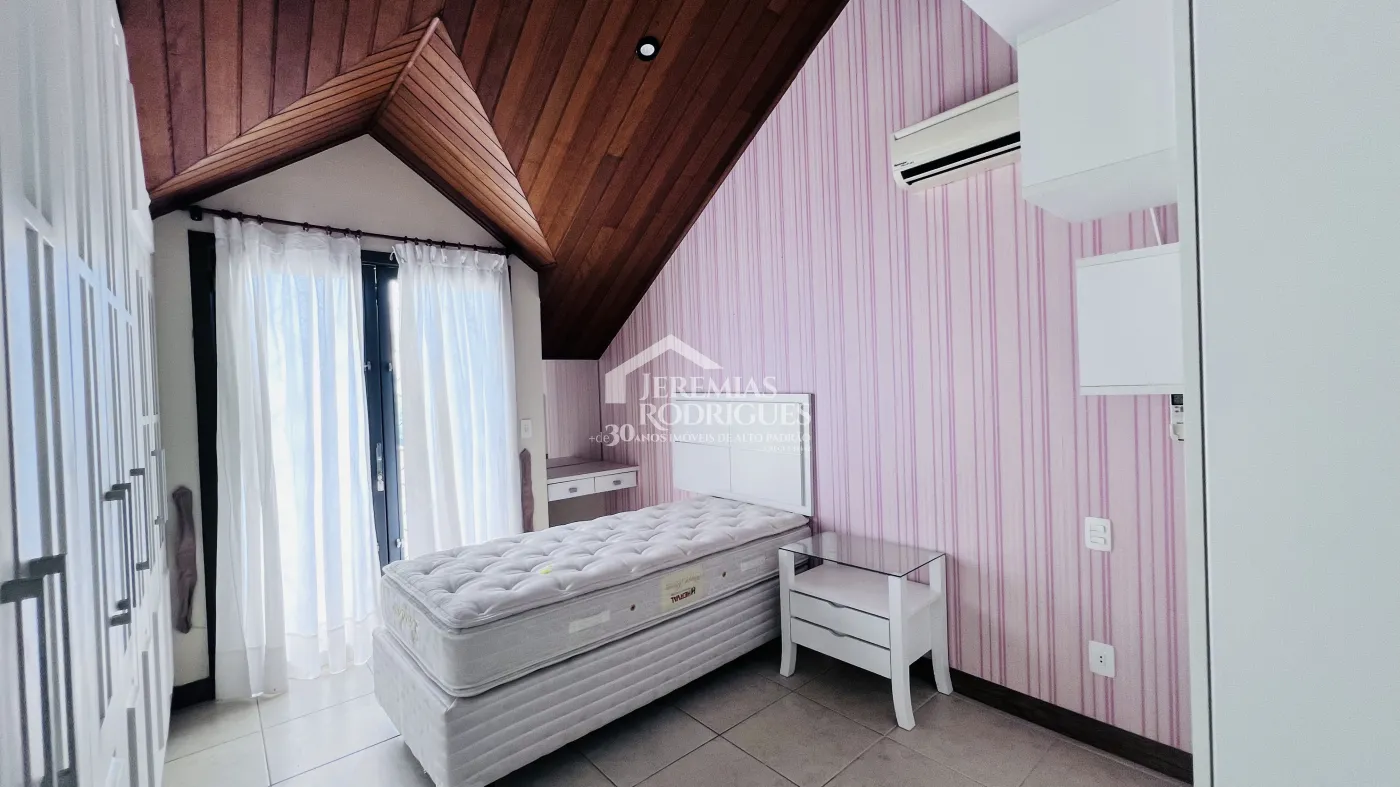 Casa com 8 dormitórios, 900 m² - Condomínio Portal da Serra - Taubaté/SP