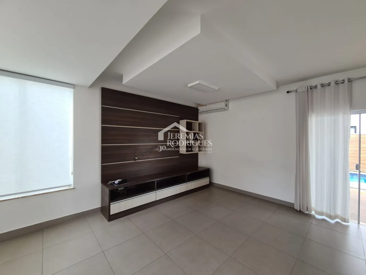 Casa com 3 dormitórios, 235 m² - Condomínio Campos do Conde I - Tremembé/SP.