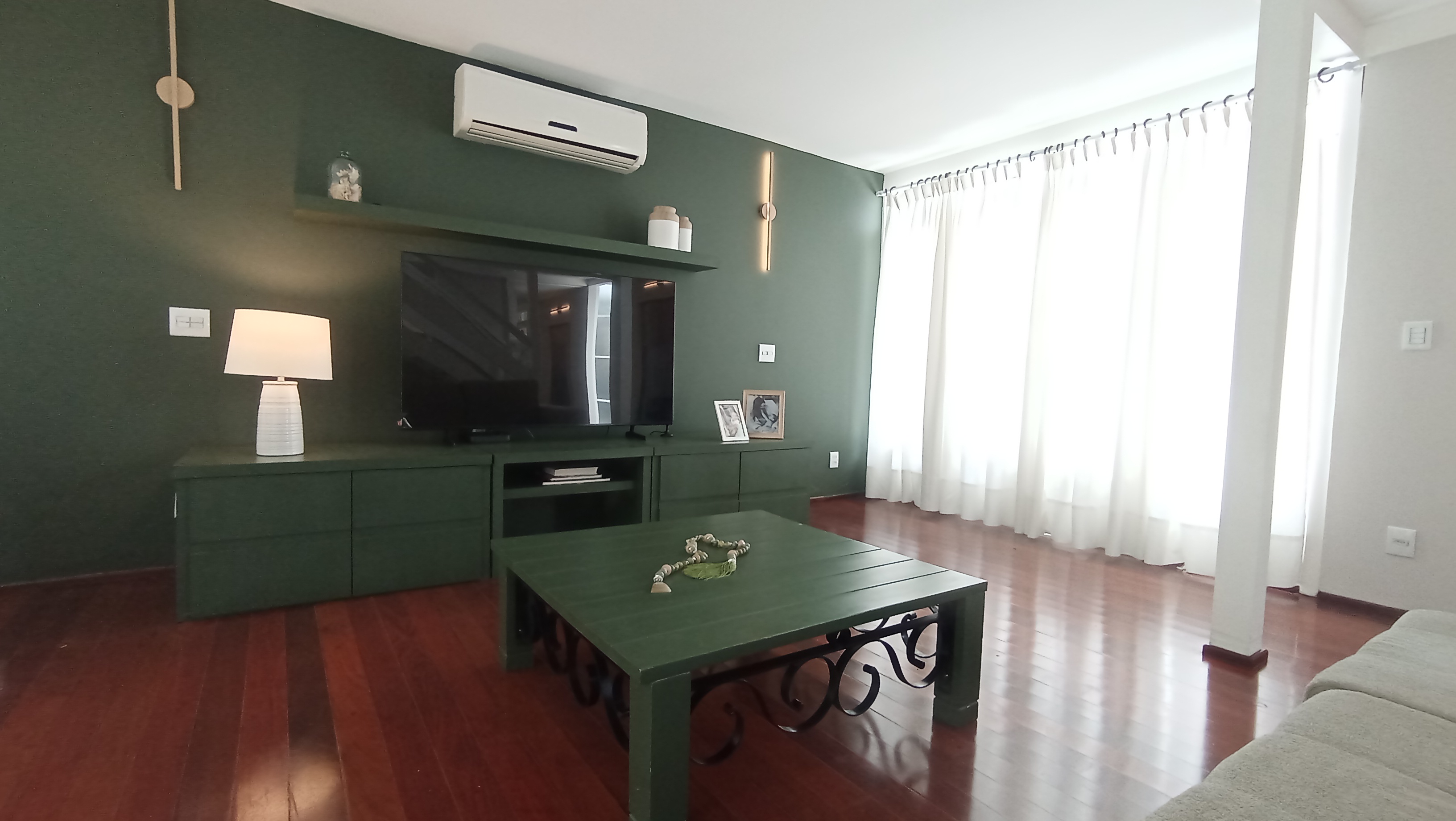 Casa à venda com 3 dormitórios no Condomínio Portal do Sol em Tremembé/SP.