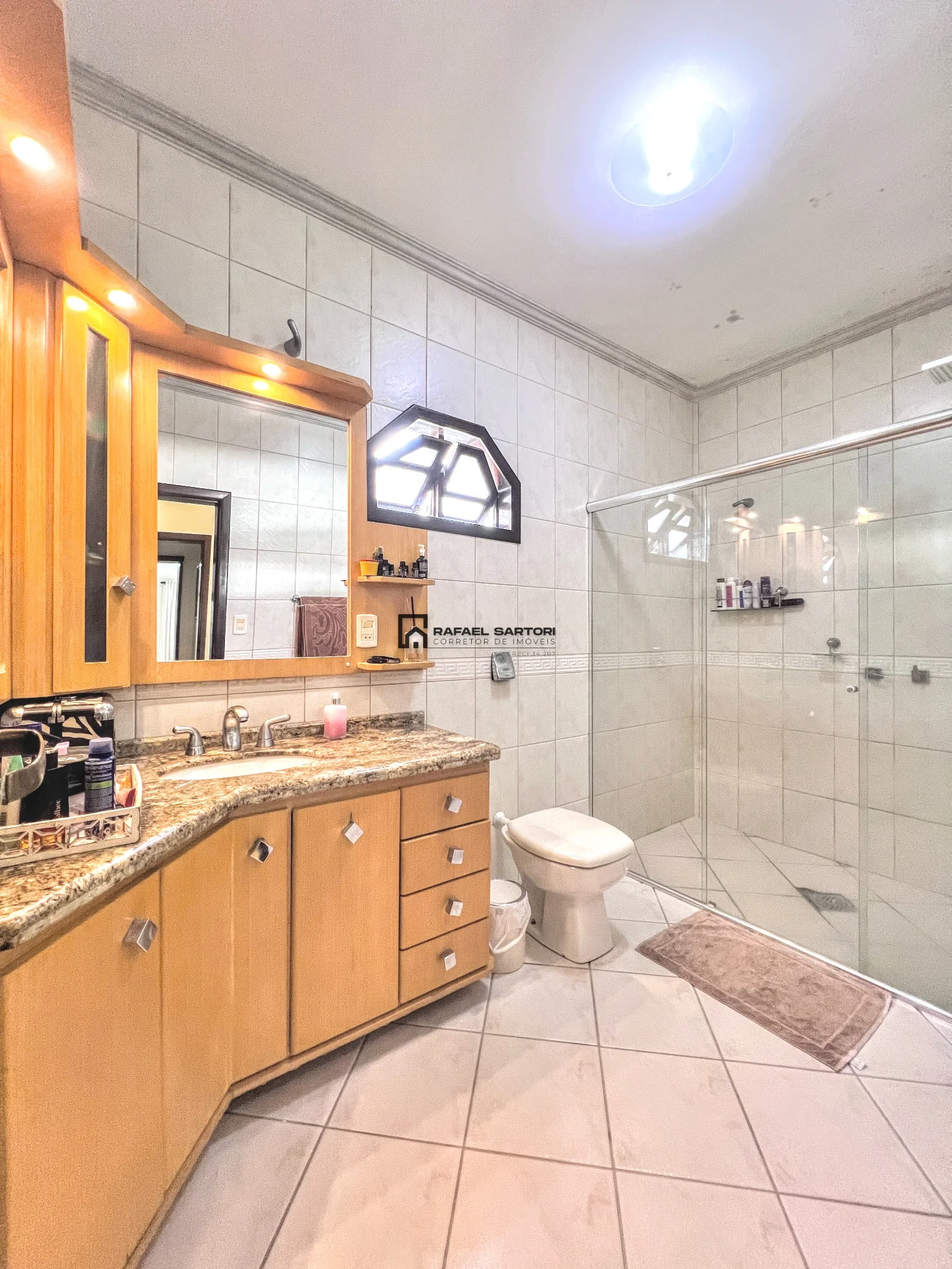CASA COM AMPLO TERRENO BAIRRO NOVA BRASILIA 