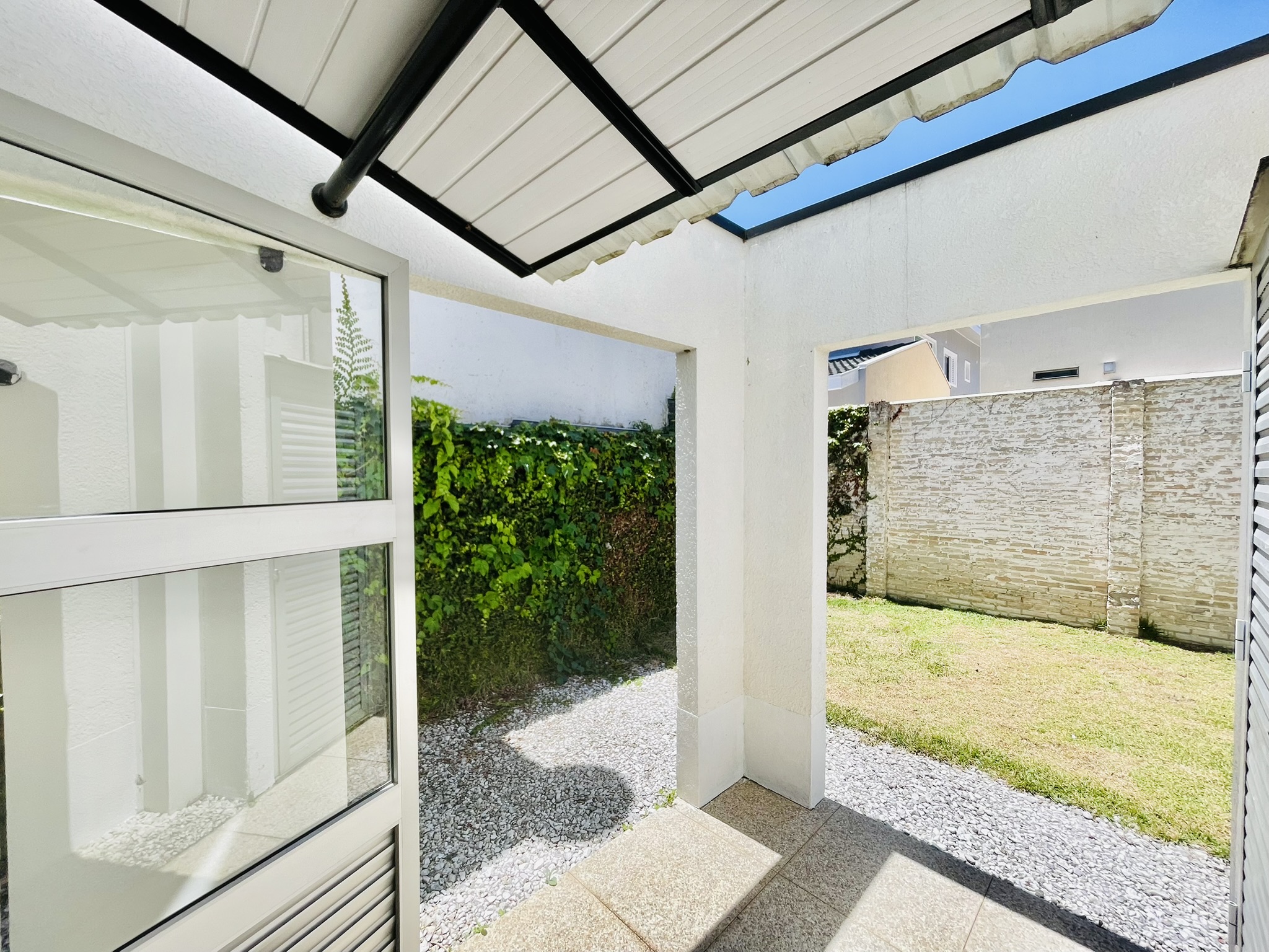 Casa à venda com 3 suítes no Condomínio Campos do Conde II em Tremembé/SP.