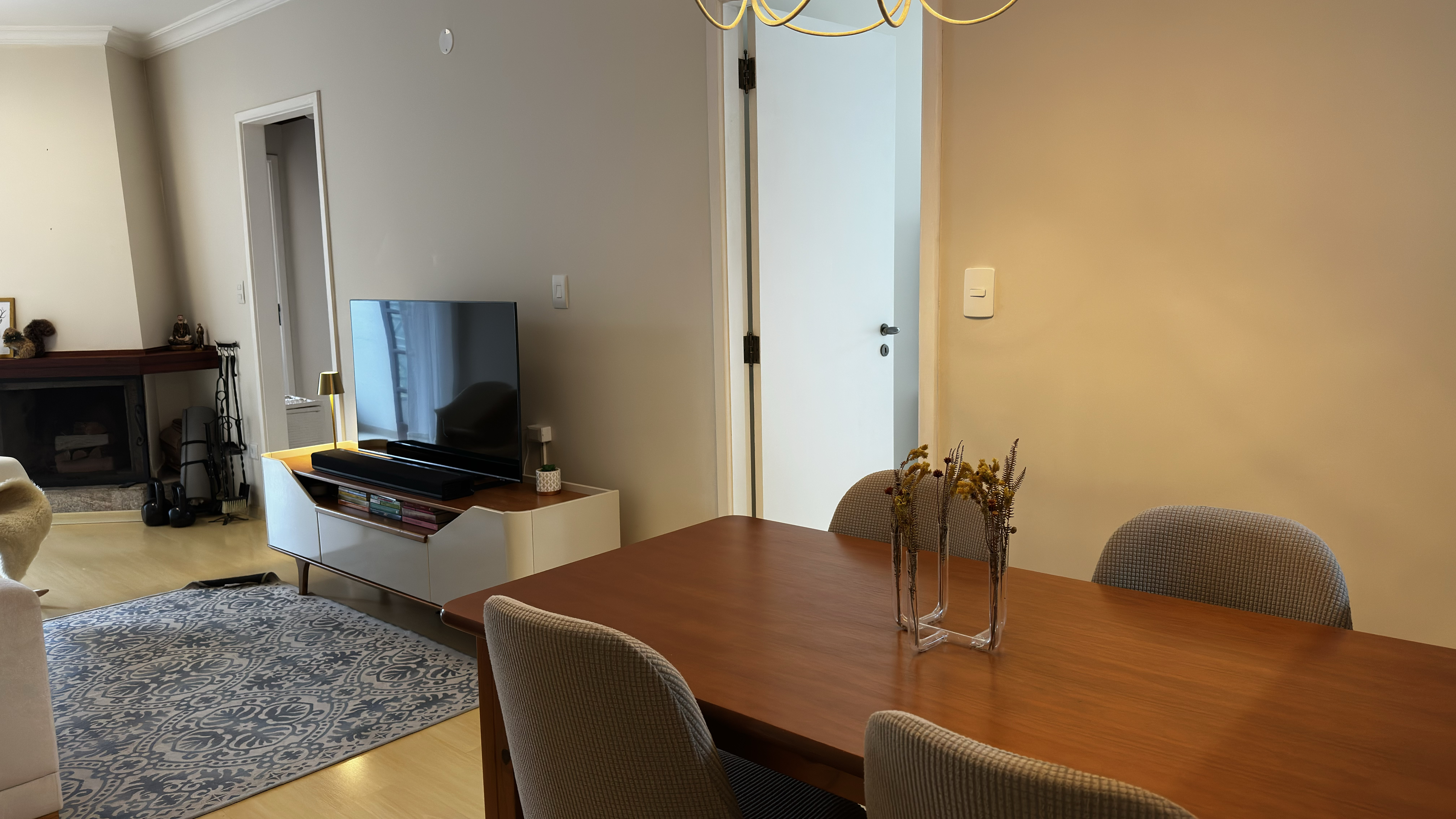 Apartamento à venda com 3 dormitórios, 87 m² no Capivari em Campos de Jordão/SP. 