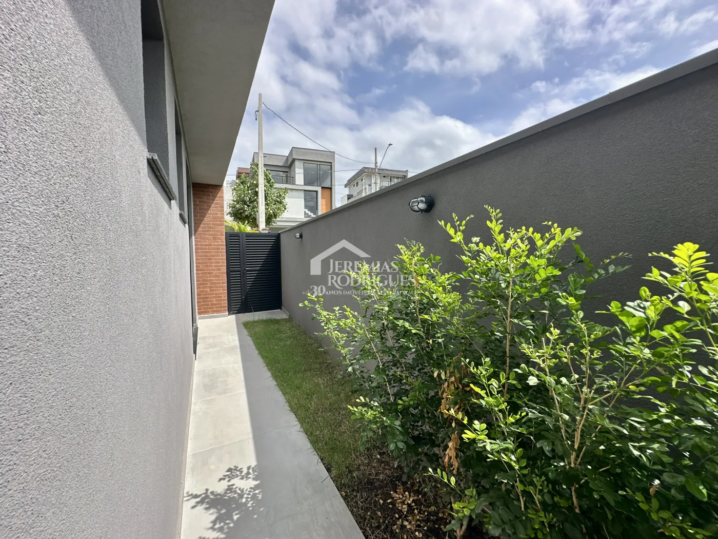 Casa para venda e locação com 3 suítes no Condomínio Cyrela Landscape em Taubaté/SP.