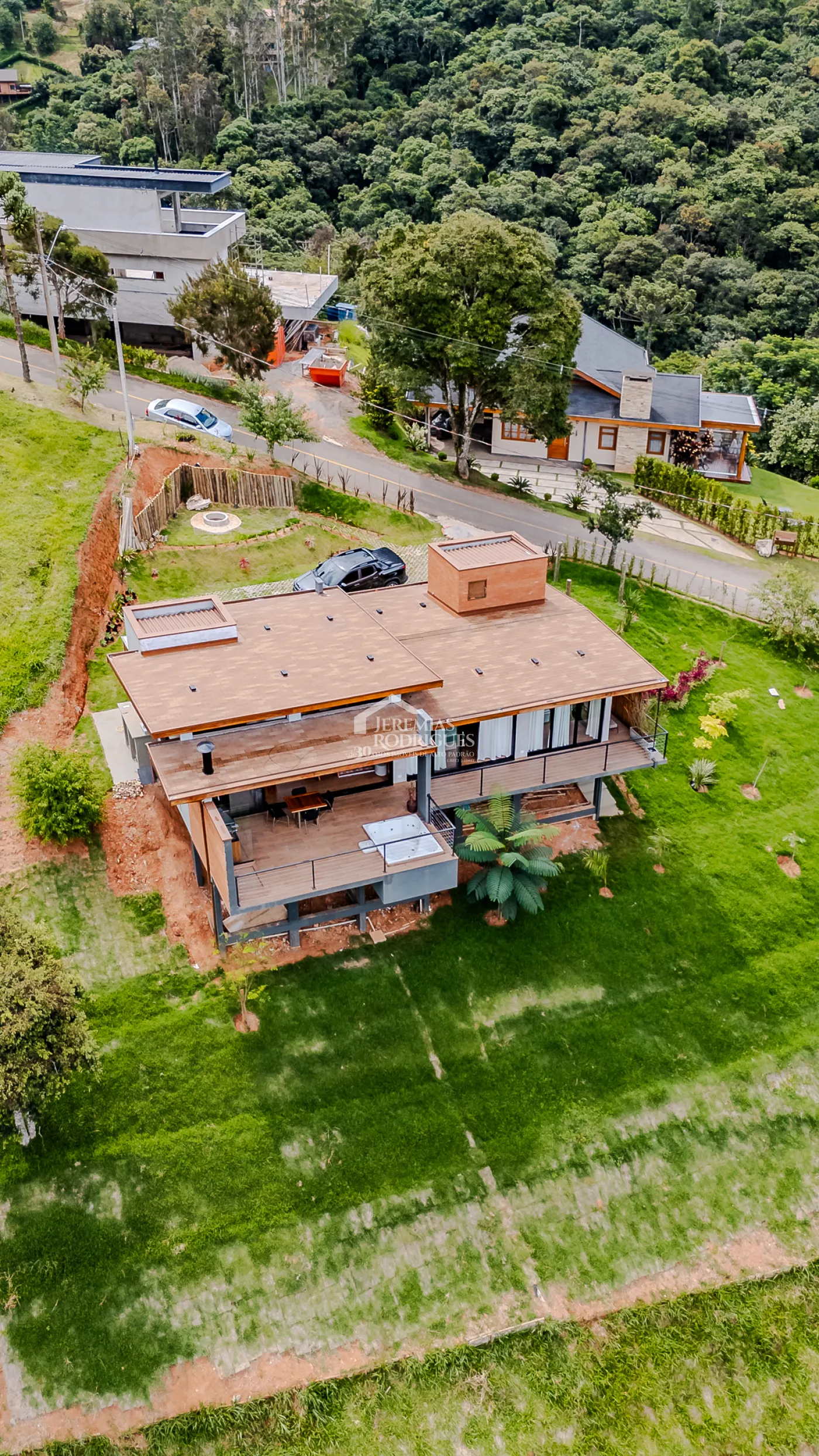 Casa à venda térrea com 2 suítes no Condomínio Parque da Mantiqueira em Santo Antônio do Pinhal/SP.