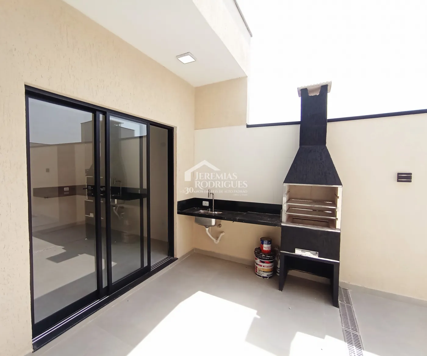 Casa à venda com 3 dormitórios no Condomínio Bosque da Imperatriz em Pindamonhangaba/SP.