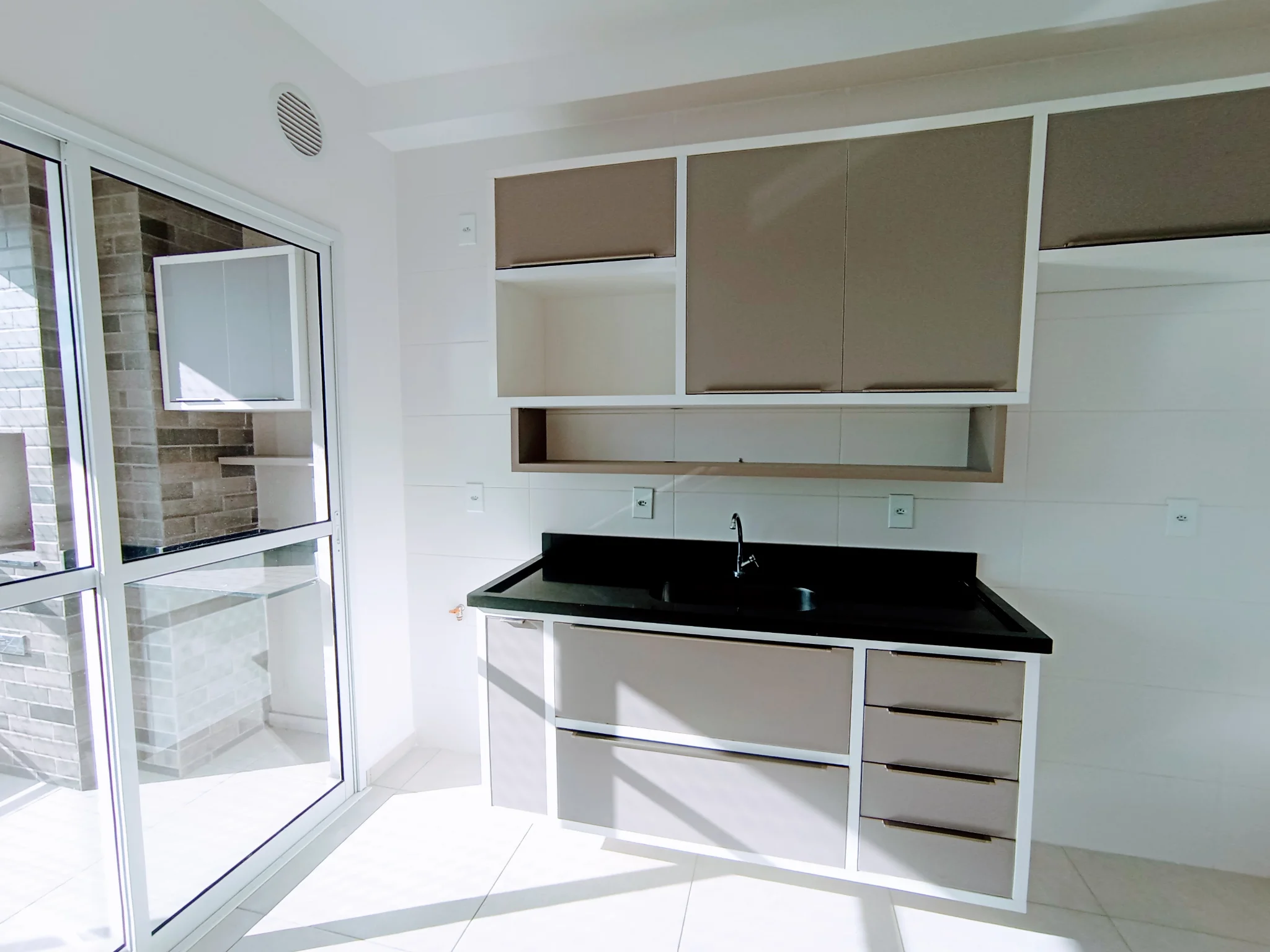Apartamento para locação com 2 dormitórios, 72 m² no Residencial Allure em Taubaté/SP.