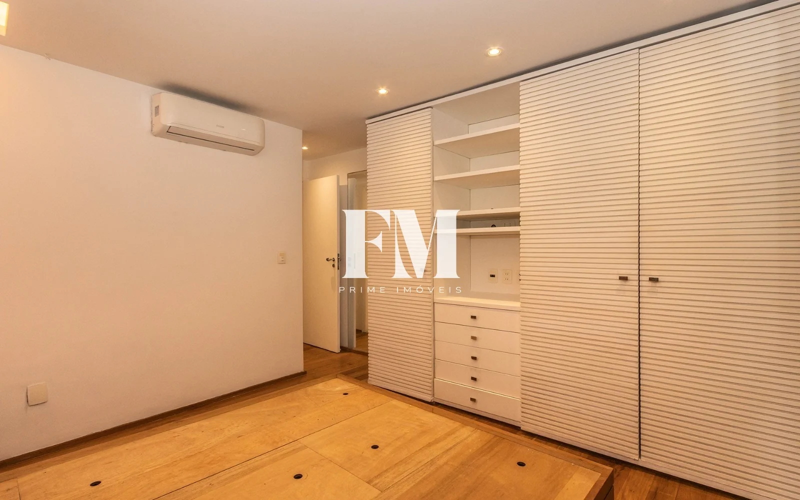 Leblon | Rua Aperana | 2 Quartos (1 Suíte) | 79m² com Varanda e Vaga a Poucos Metros da Praia - foto 21
