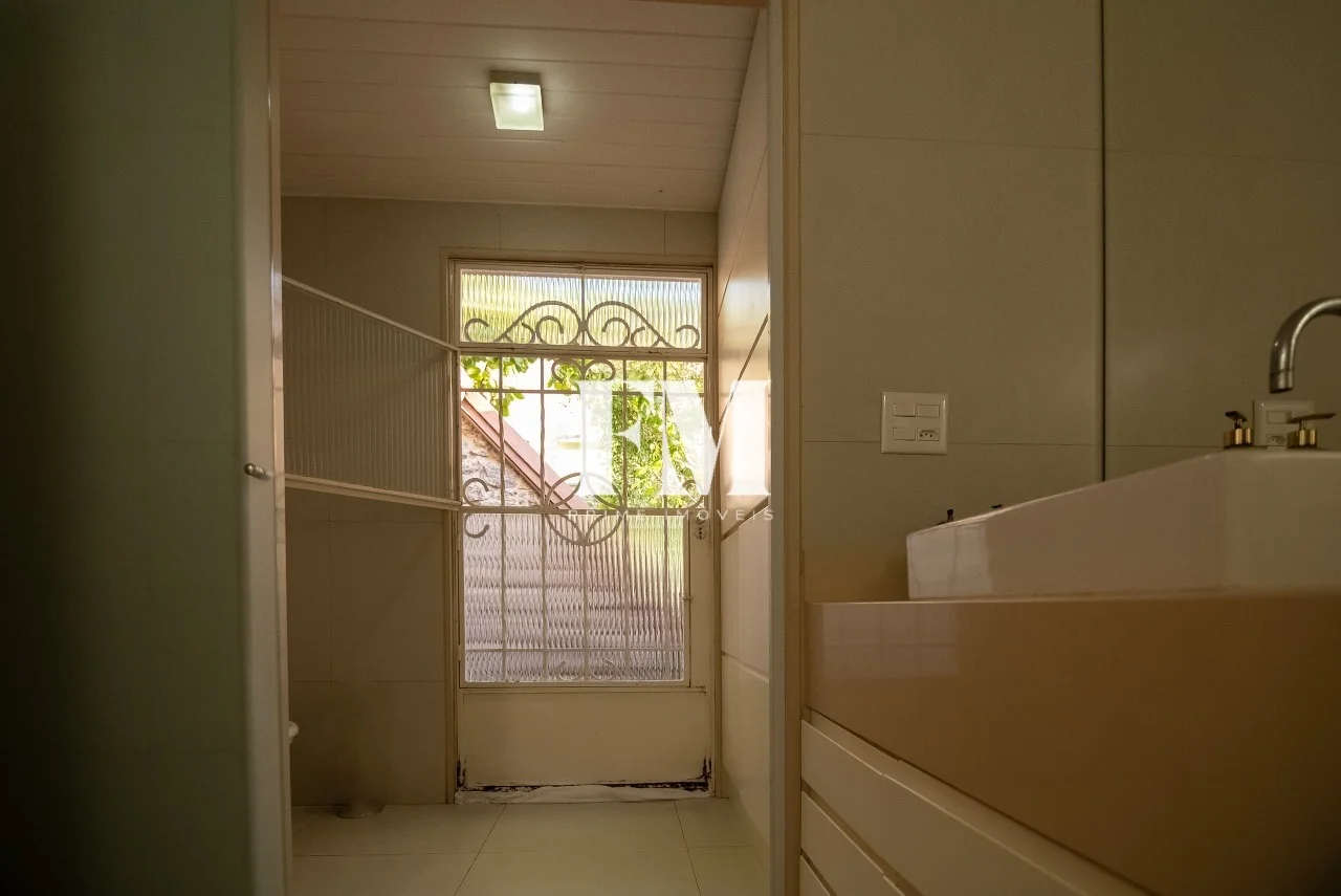 Urca | Casa Clássica | 3 Quartos (1 Suíte) | 260m² Modernizada e Sem Condomínio - foto 29