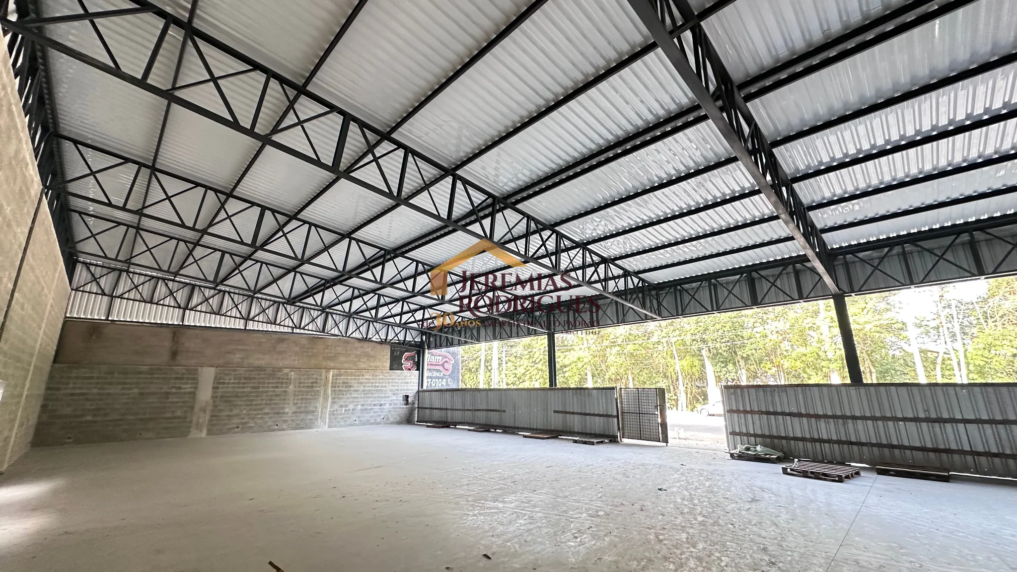 Galpão Comercial para locação no Bairro Aurora em Pindamonhangaba/SP. — foto 1