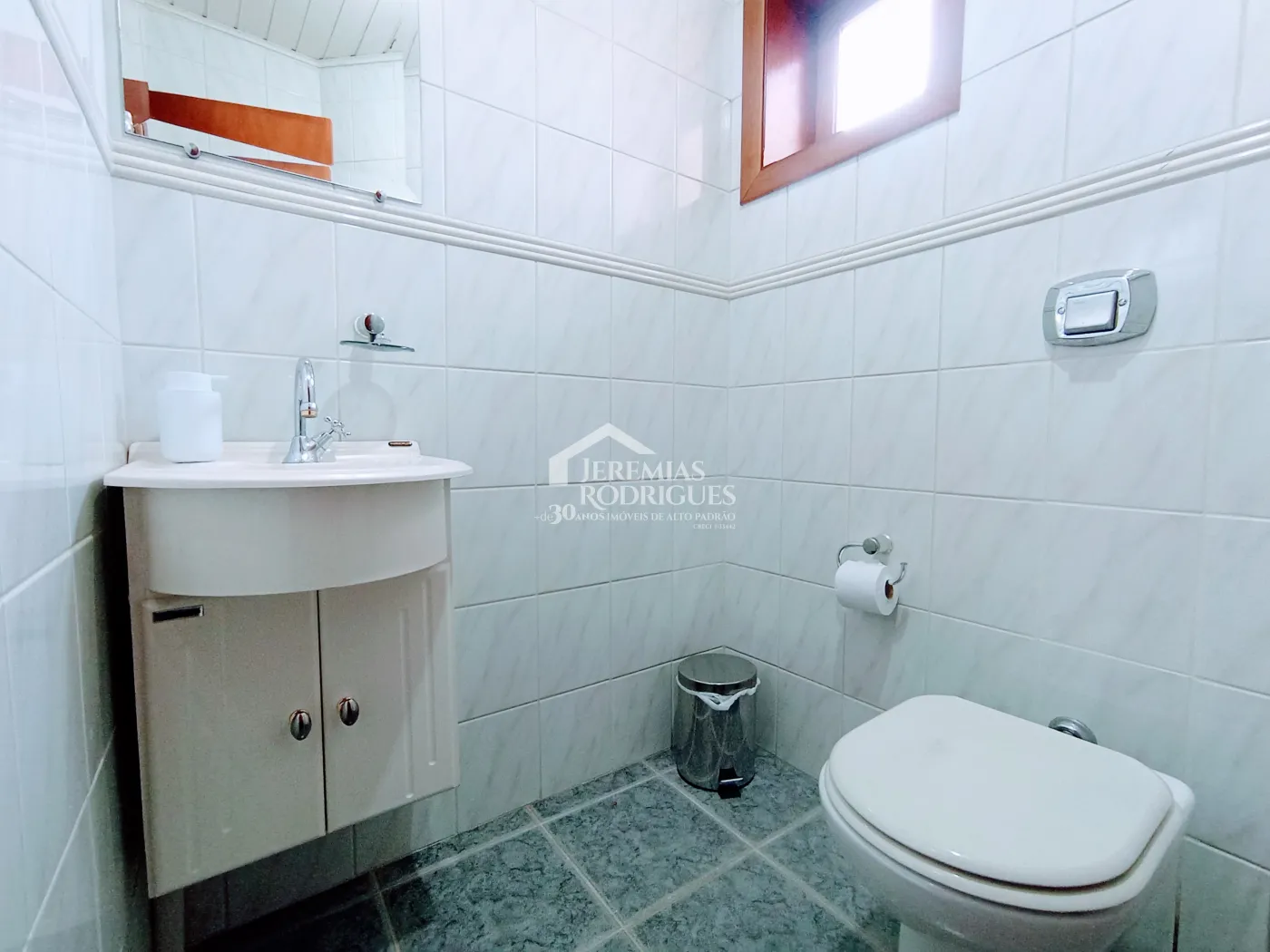 Apartamento para venda com 4 dormitórios no Edifício Solar Bela Vista em Campos do Jordão/SP