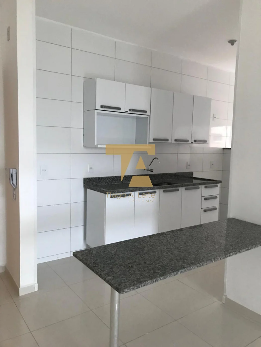 Apartamento no Edifício Embaúba em Pindamonhangaba com suíte e varanda gourmet