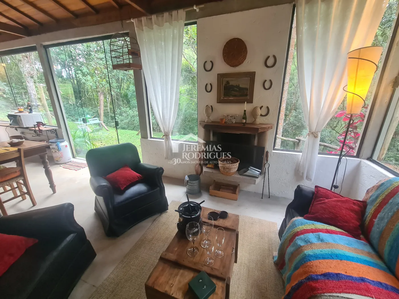 Chácara à venda com 400 m² no bairro Santa Cruz em Santo Antônio do Pinhal/SP.