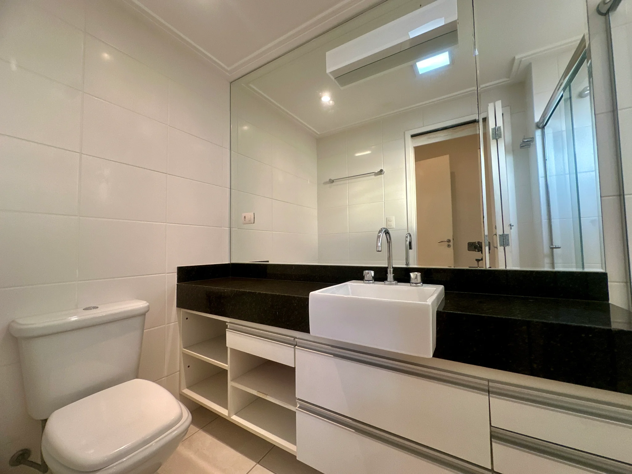 Apartamento mobiliado para venda e locação, 263 m² no Edifício Placere em Taubaté/SP.