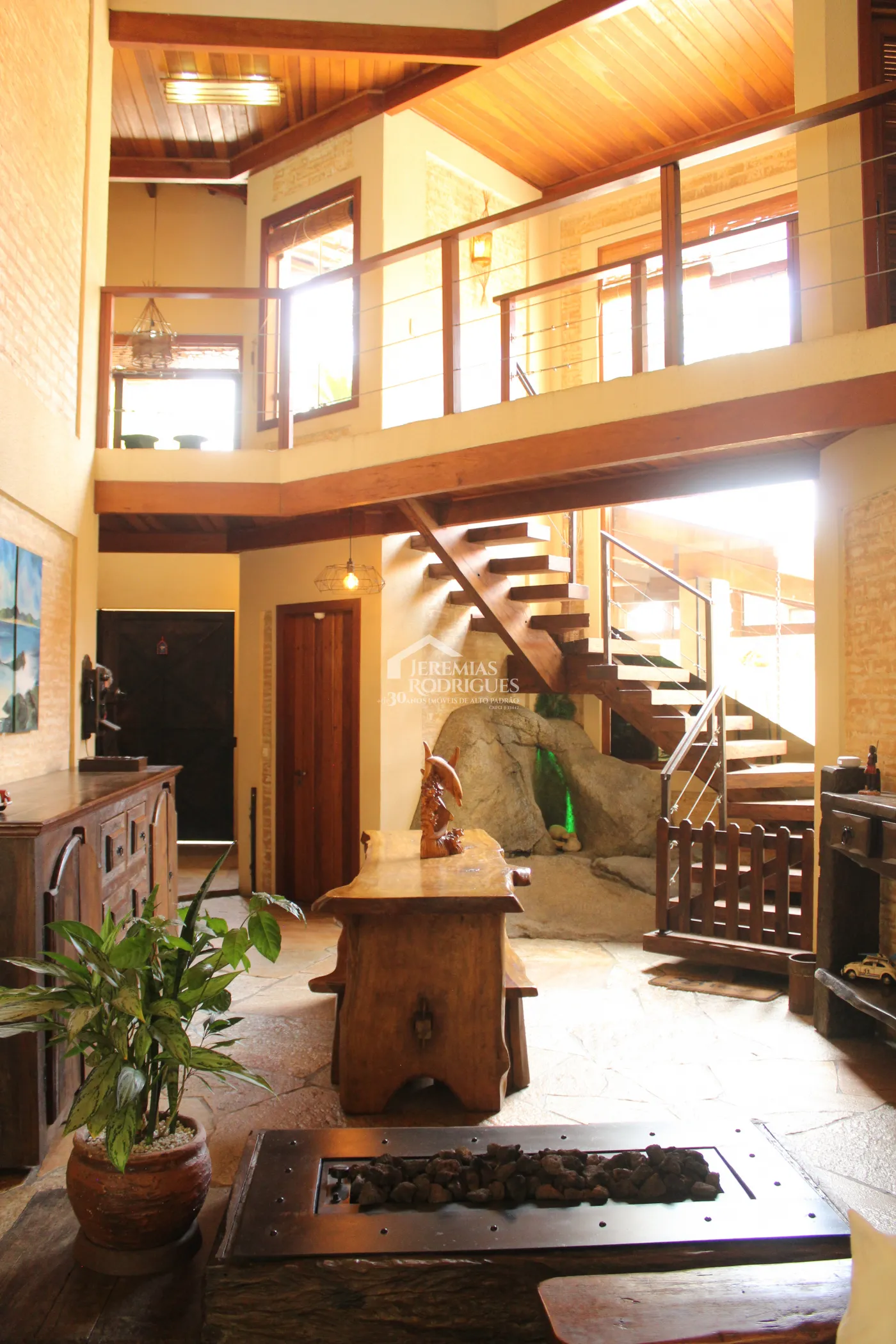 Casa para venda e locação com 5 dormitórios no Condomínio Taubaté Village em Taubaté/SP.