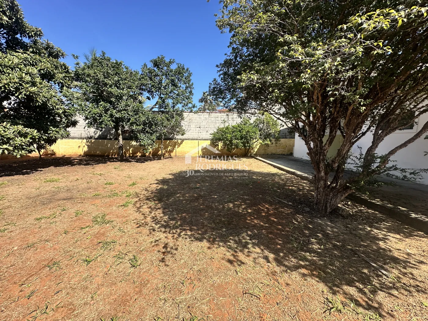 Casa para venda com 3 dormitórios no bairro Lessa em Pindamonhangaba/SP
