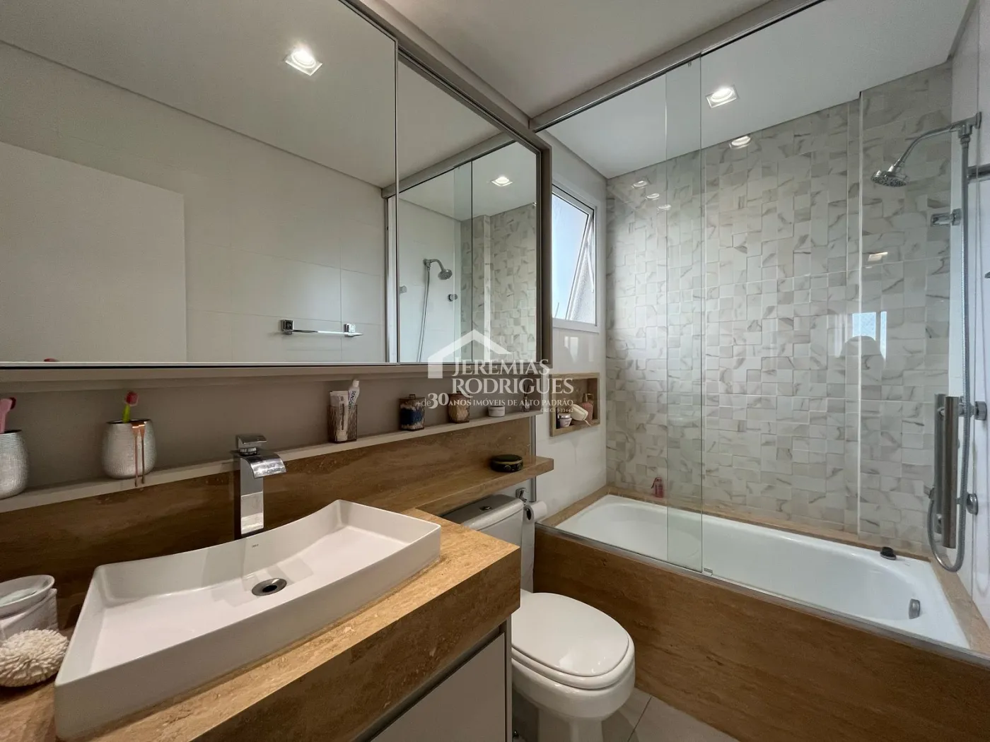 Apartamento à venda com 3 suítes, 142 m² no Condomínio Grand Terrace em Taubaté/SP.