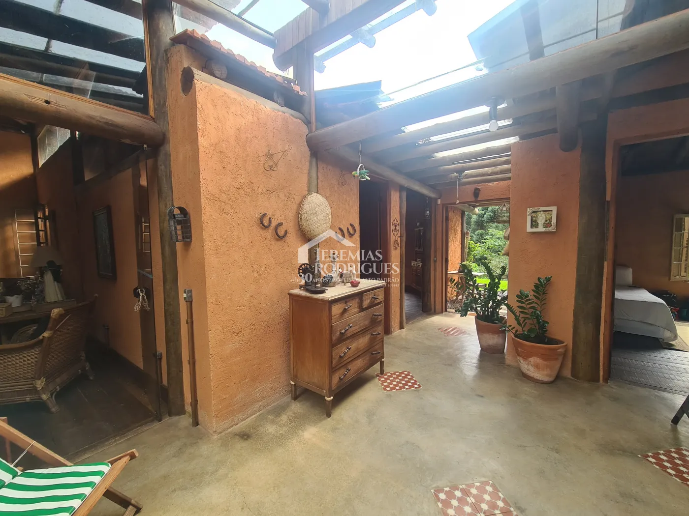 Chácara à venda com 400 m² no bairro Santa Cruz em Santo Antônio do Pinhal/SP.