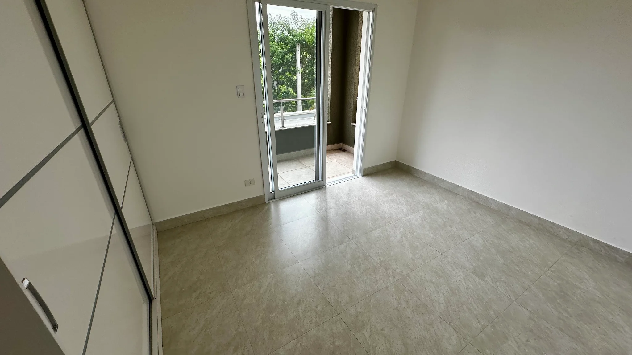 Casa para locação com 4 dormitórios no Campos do Conde II em Tremembé/SP. 