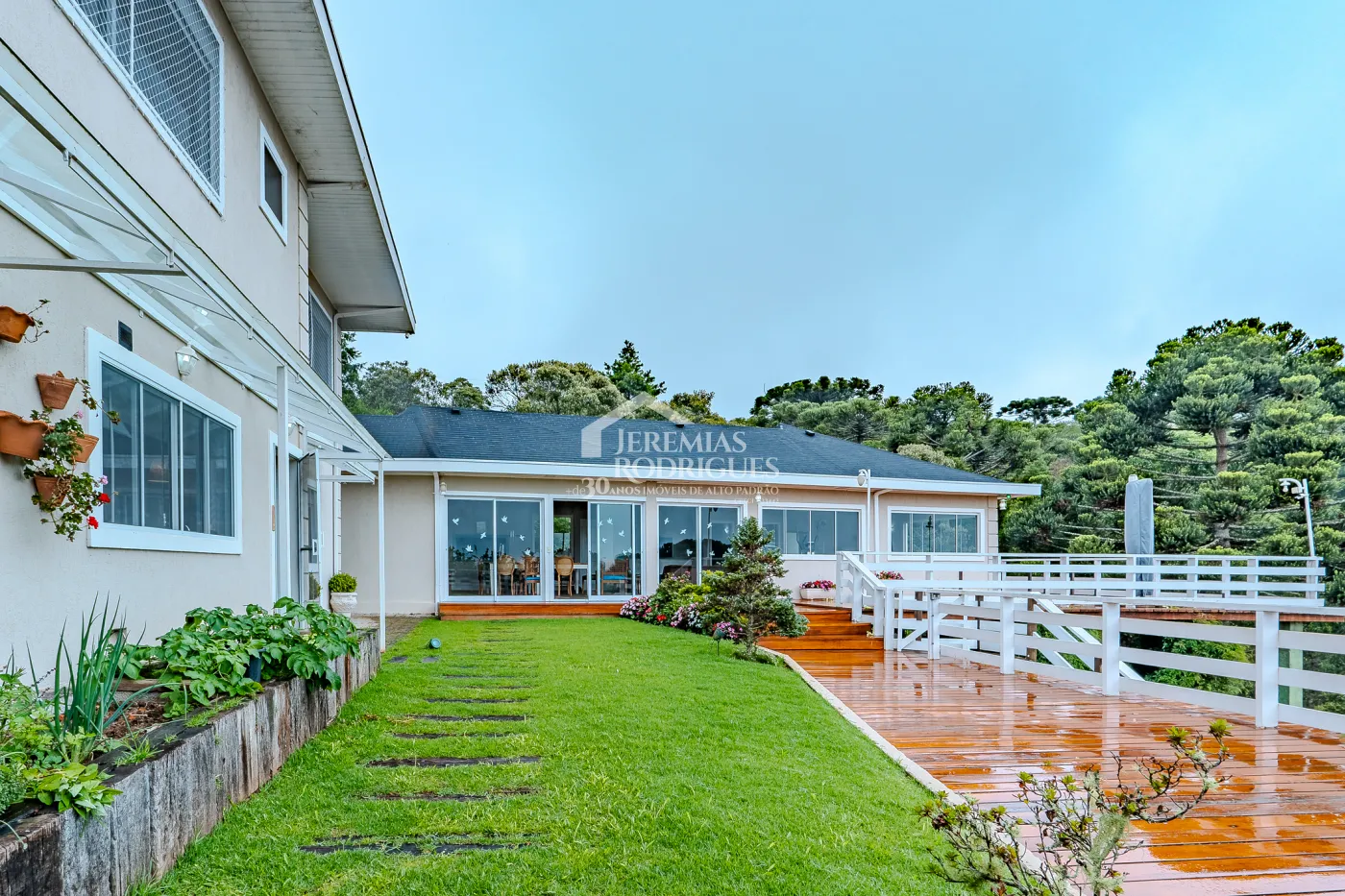 Casa à venda por R$ 4.400.000,00 - Campos do Jordão/SP
