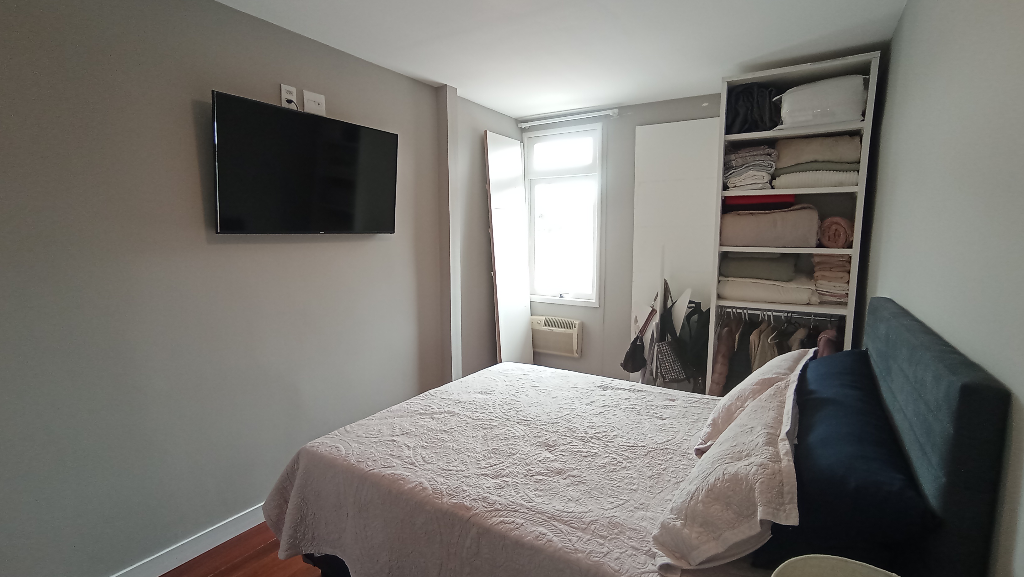 Casa à venda com 3 dormitórios no Condomínio Portal do Sol em Tremembé/SP.