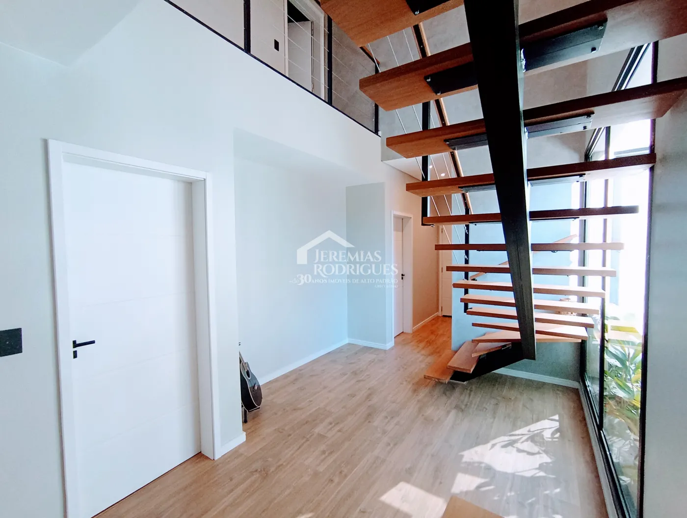 Casa à venda com 5 dormitórios no Condomínio Reserva dos Lagos em Pindamonhangaba/SP.