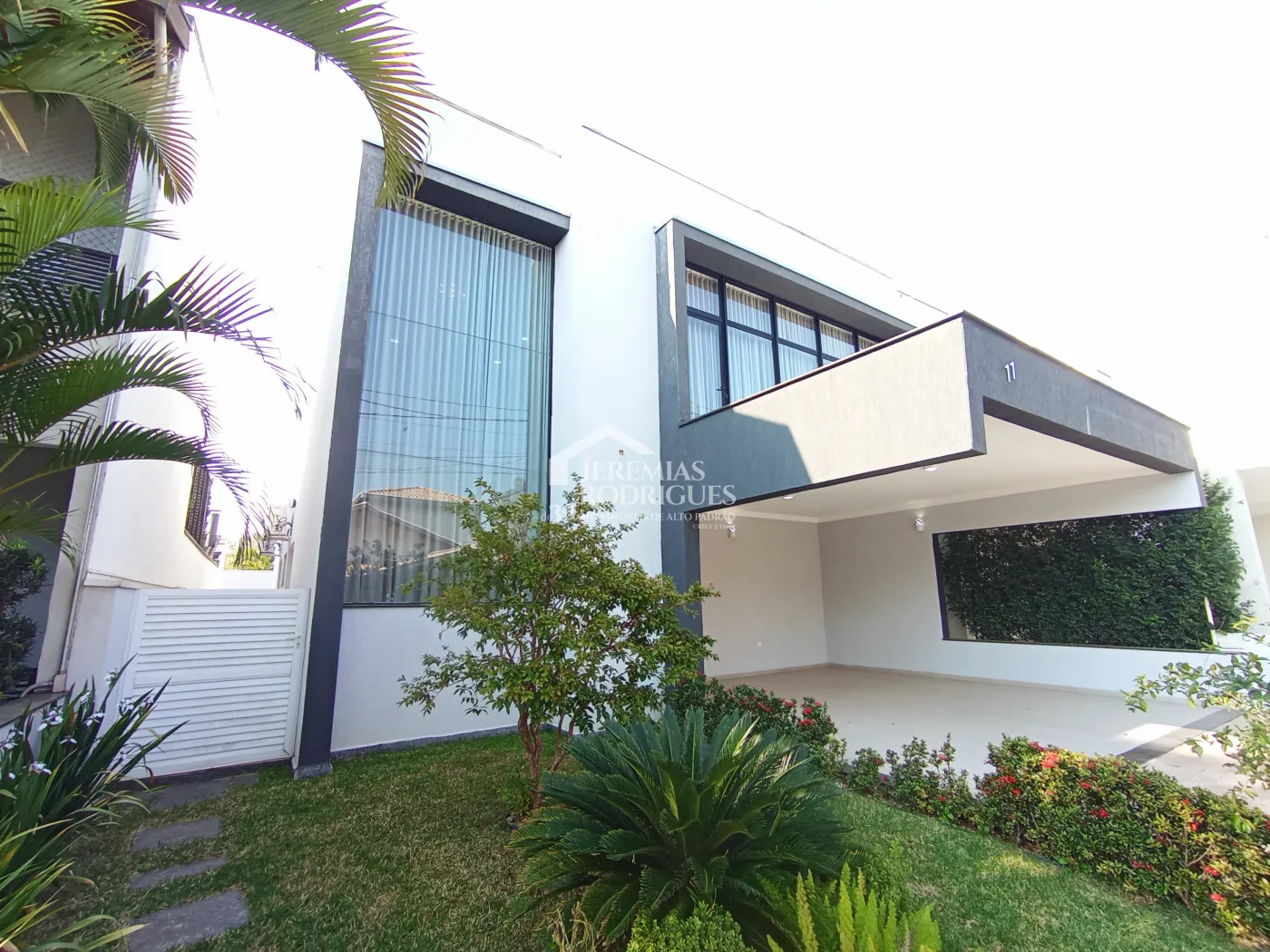 Casa para venda e locação com 3 dormitórios, no Condomínio Campos do Conde II em Tremembé/SP.