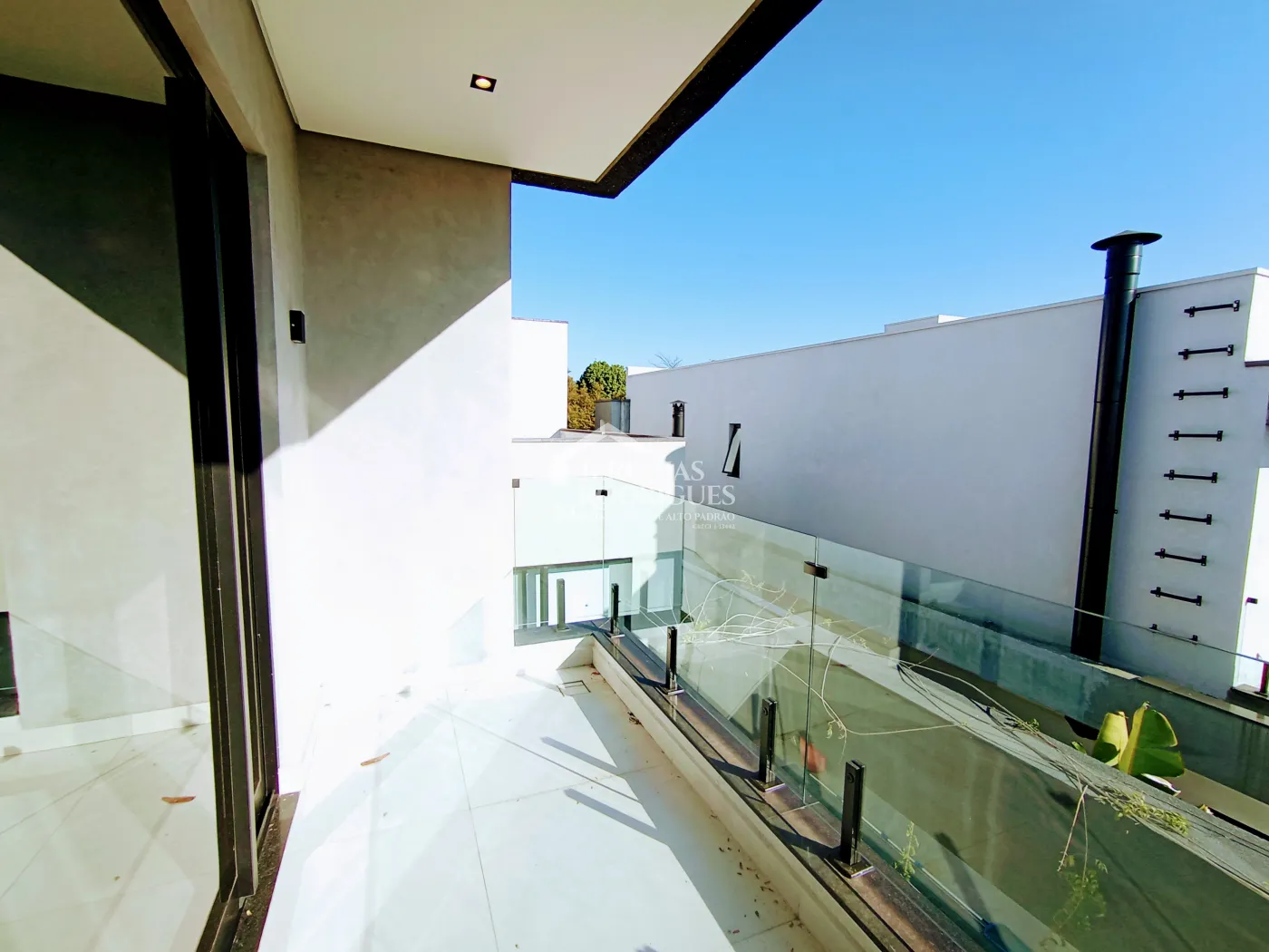 Casa à venda com 5 dormitórios no Condomínio Reserva dos Lagos em Pindamonhangaba/SP.