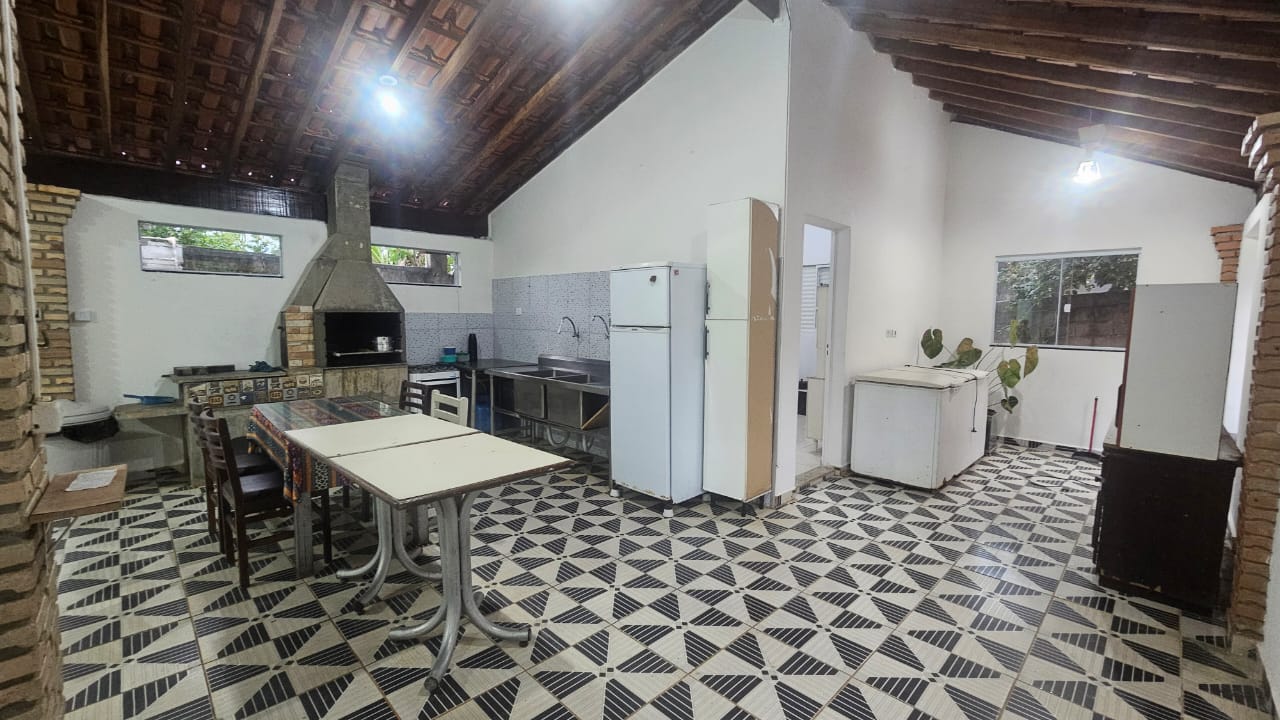 Chácara com 3 suítes, 300 m² - Chácara Ingrid - Taubaté/SP