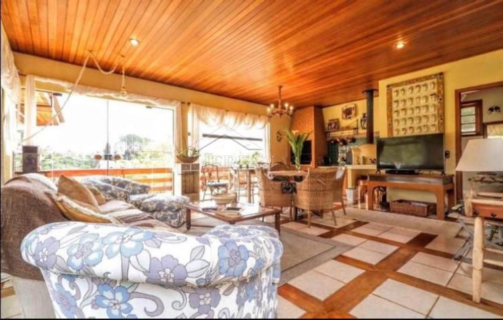 Casa à venda com 6 dormitórios no Alto Do Capivari em Campos do Jordão/SP.