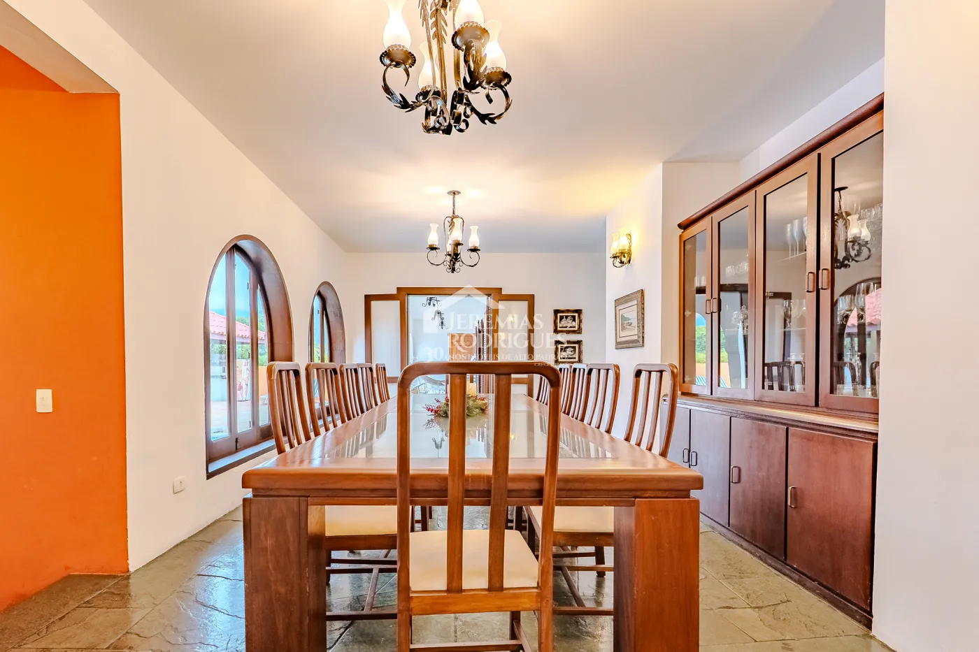 Mansão à venda com 7suítes no Condomínio Santa Rita em Ubatuba/SP.