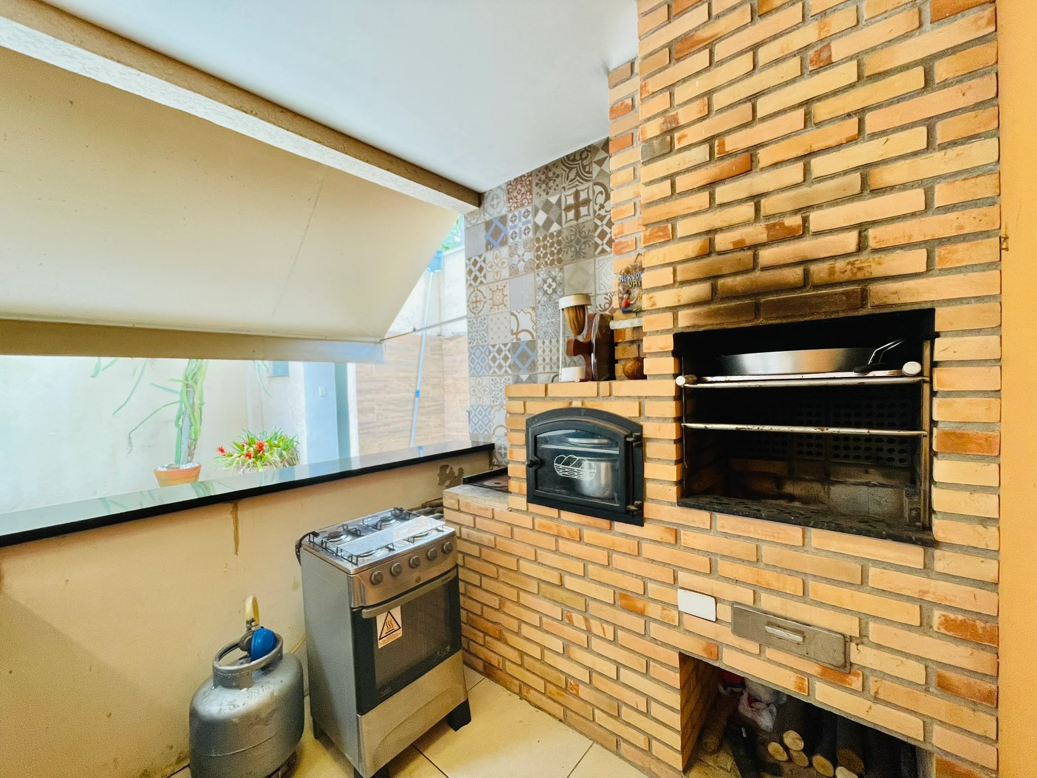 Casa à venda com 3 dormitórios no Condomínio Parque das Araucárias em Tremembé/SP. 