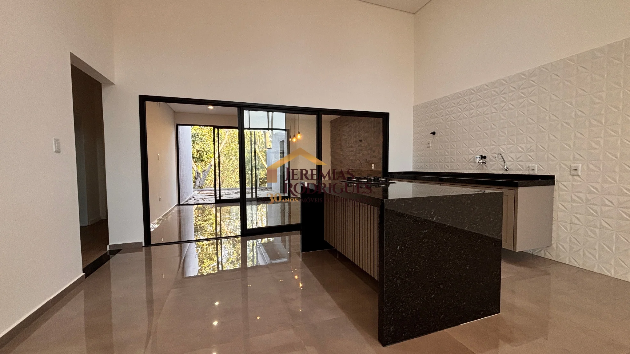 Casa à venda no Condomínio Moema Ville em Pindamonhangaba/SP.