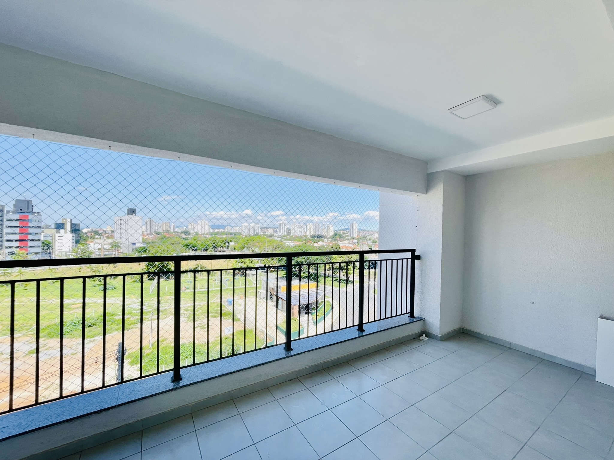 Apartamento à venda com 2 dormitórios, 108 m² no Condomínio Syrah Residence em Taubaté/SP.