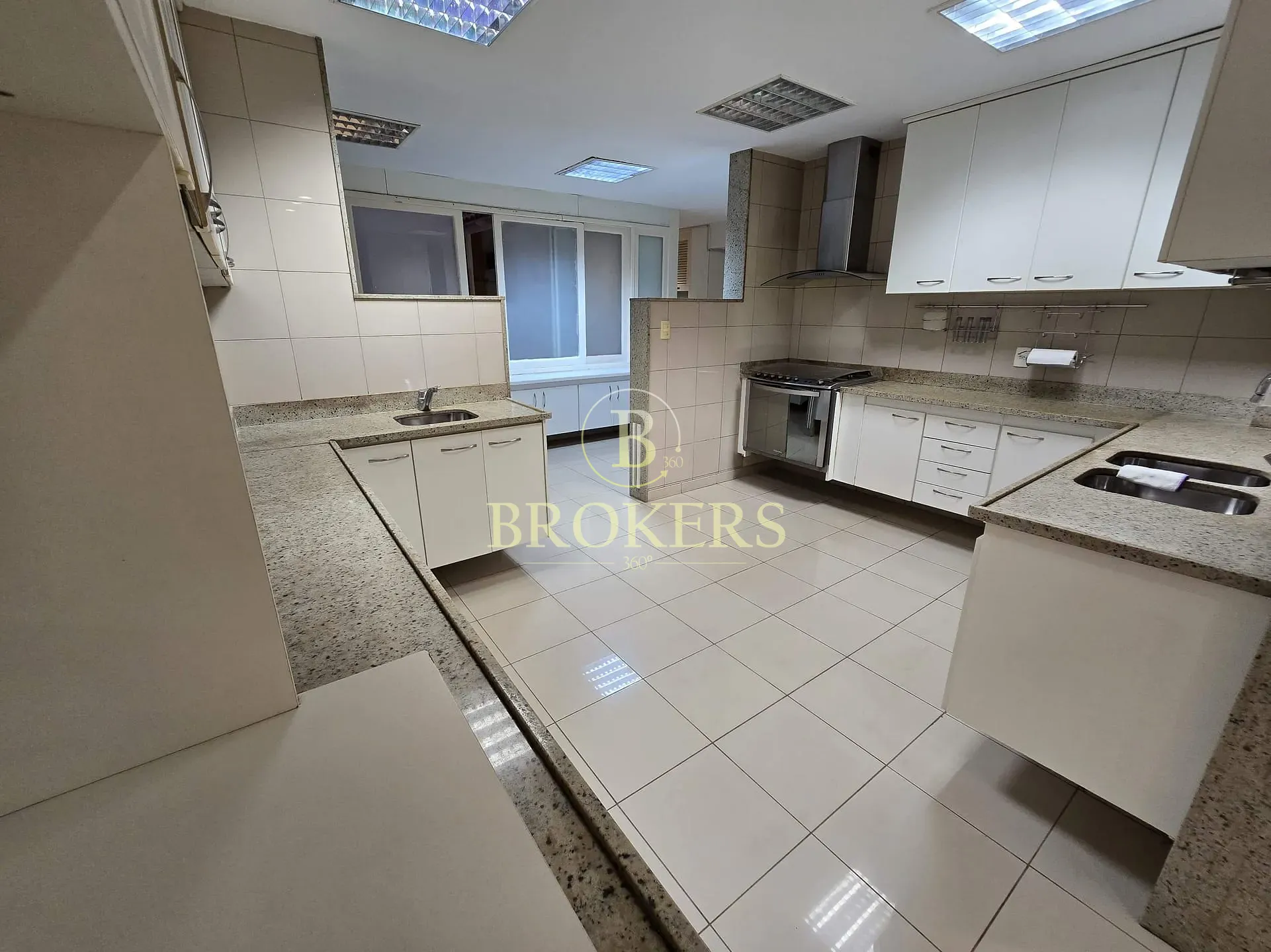 Apartamento garden à venda, Praia do Flamengo, varanda interna, salão em múltiplos ambientes, 3 qua