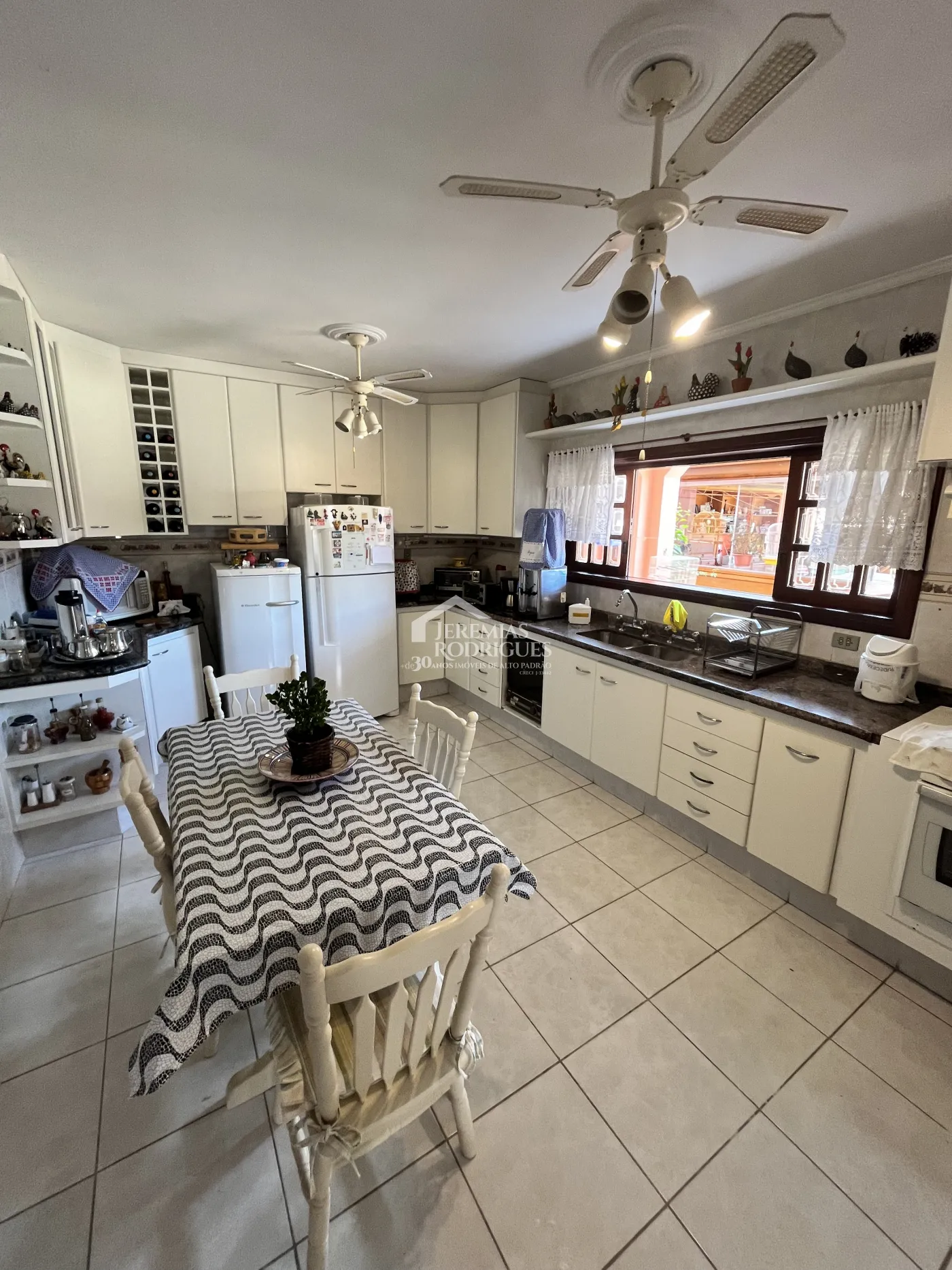 Sobrado com 3 dormitórios, 825 m2 - Residencial Doutor Lessa em Pindamonhangaba/SP