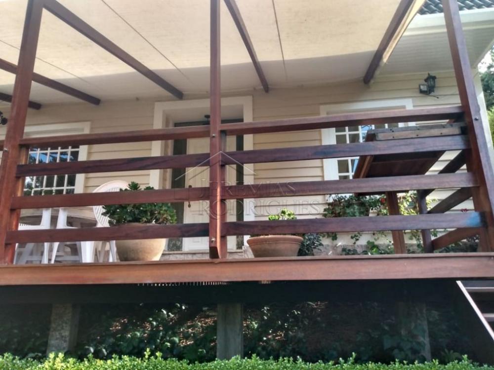 Casa à venda com 3 suítes no Condomínio Recanto do Fojo em Campos do Jordão/SP