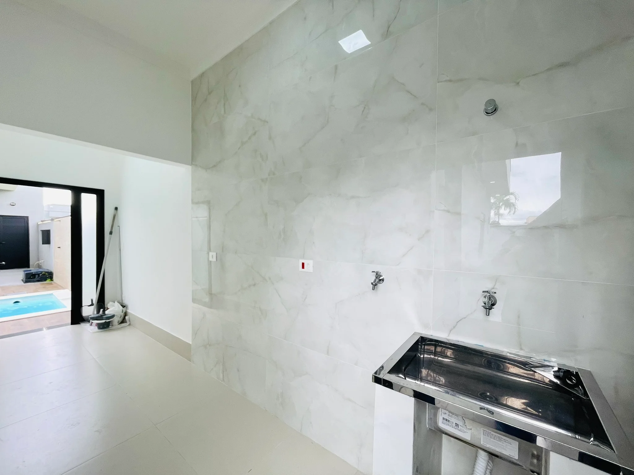 Casa à venda com 4 dormitórios no Condomínio Ouro Ville em Taubaté/SP.