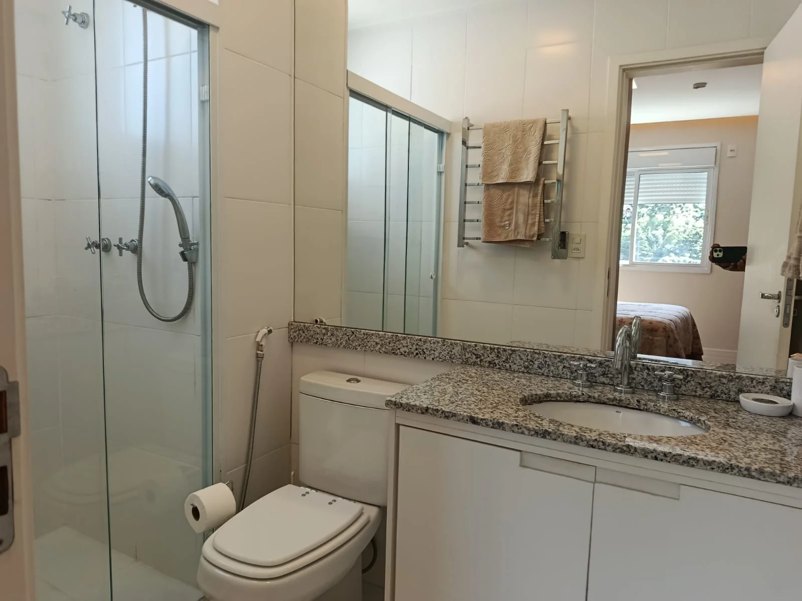 Apartamento à venda com 3 suítes no Edifício Le Premier em Campos do Jordão/SP. 