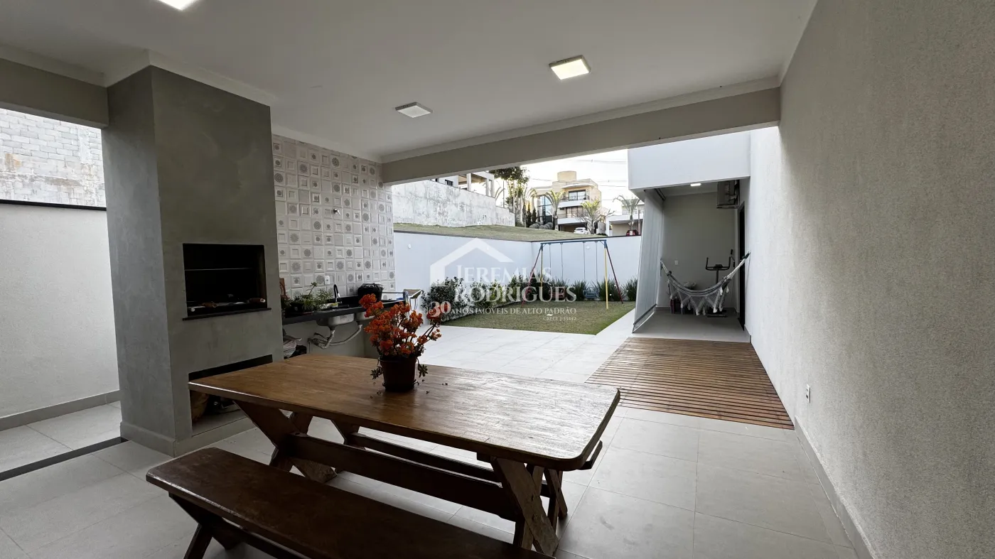 Casa à venda com3 suítes no Condomínio Reserva dos Lagos em Pindamonhangaba/SP.