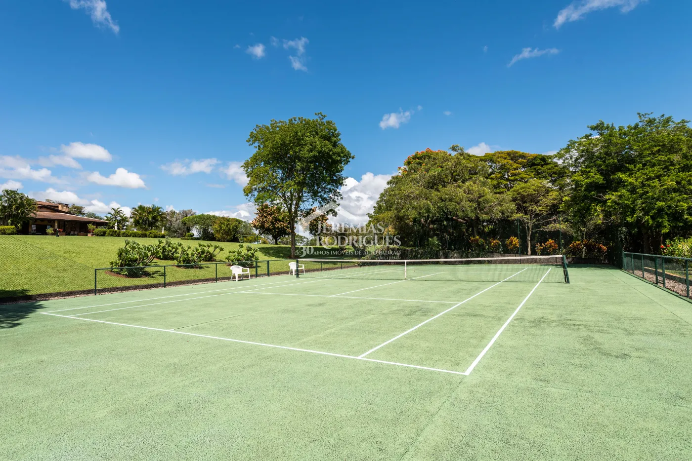 Sitio com 9 suítes, 2.600 m² - Piracaia/SP.