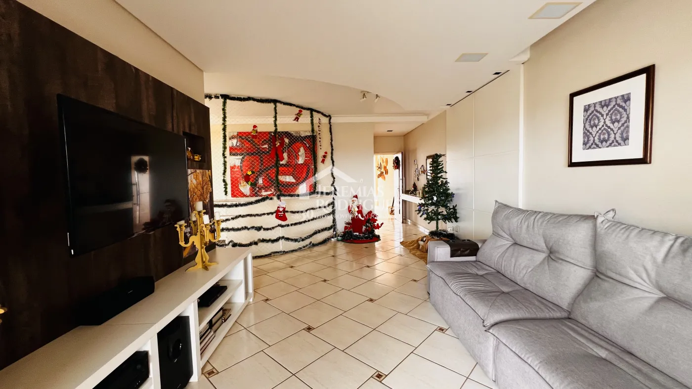 Casa com 4 dormitórios, 394 m² - Alto São Pedro - Taubaté/SP.