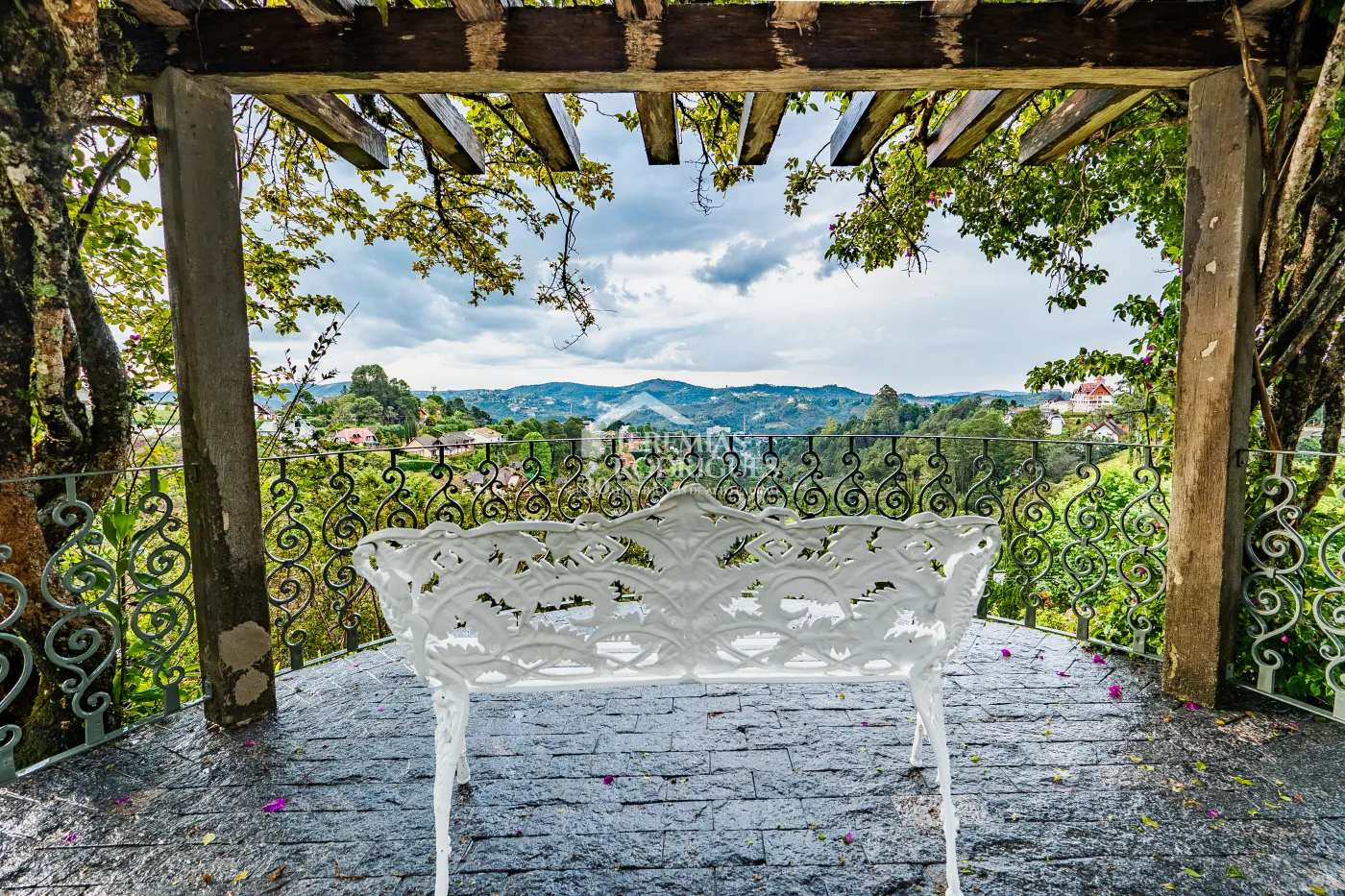 Casa com 4 suítes, 670 m² - Alto do Capivari - Campos do Jordão/SP.