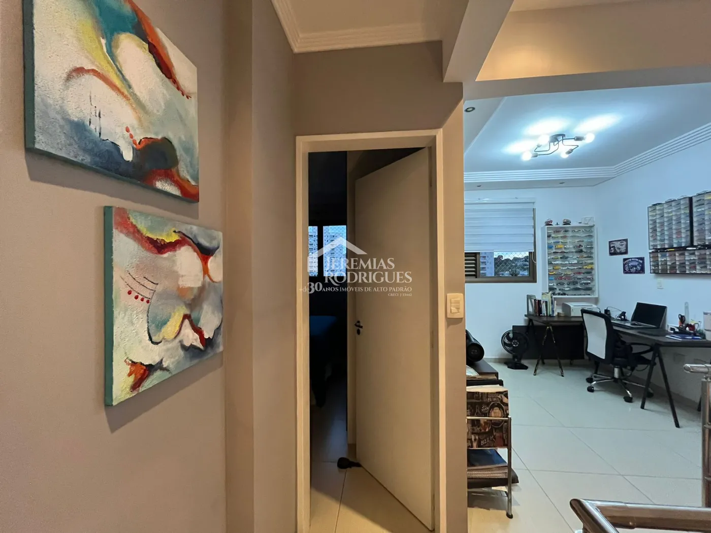 Apartamento duplex à venda com 2 dormitórios, 107 m² no Edifício Jabuticabeiras em Taubaté/SP.