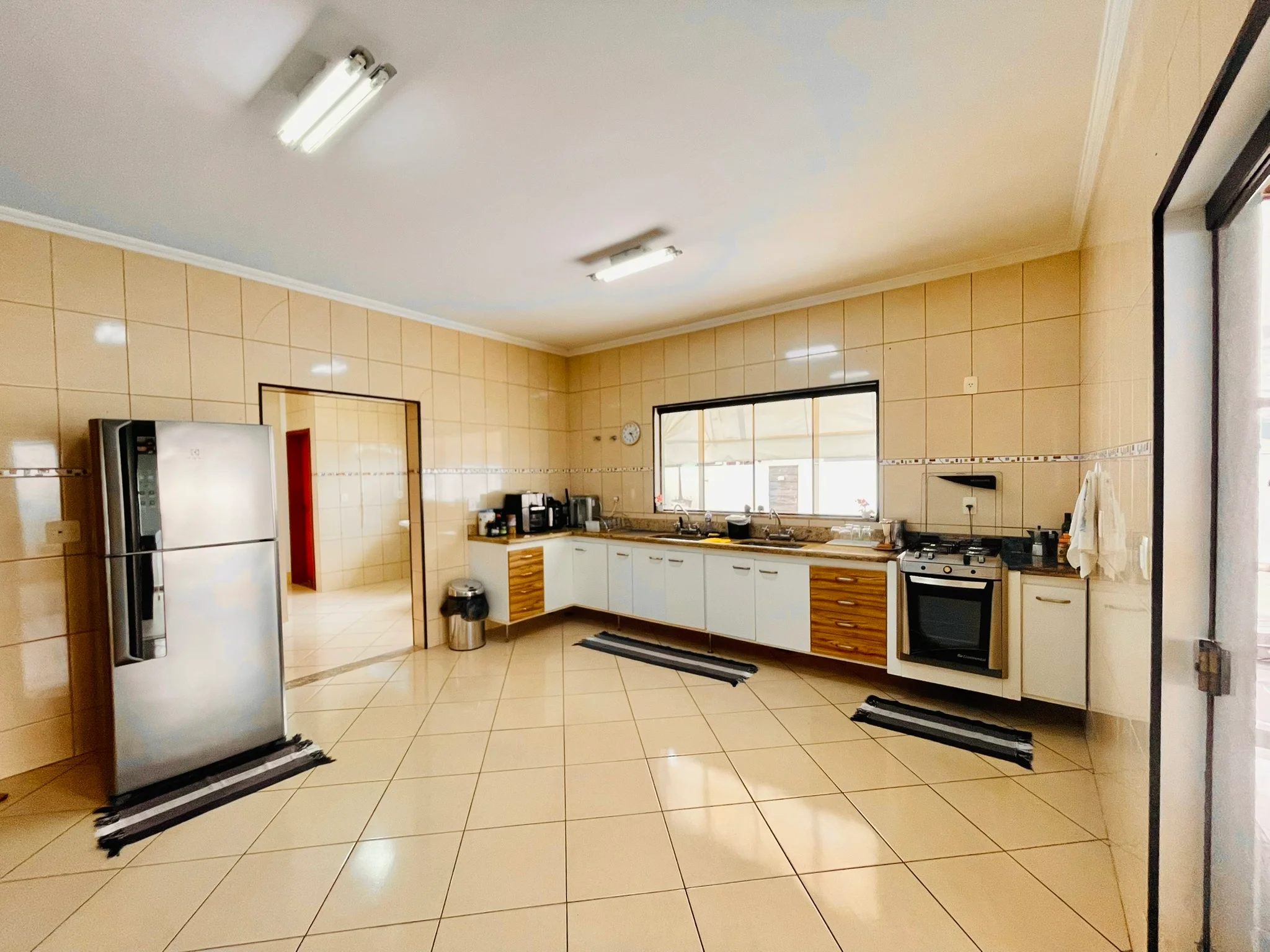 Casa à venda com 4 dormitórios no Condomínio Colonial Village I em Pindamonhangaba/SP. 